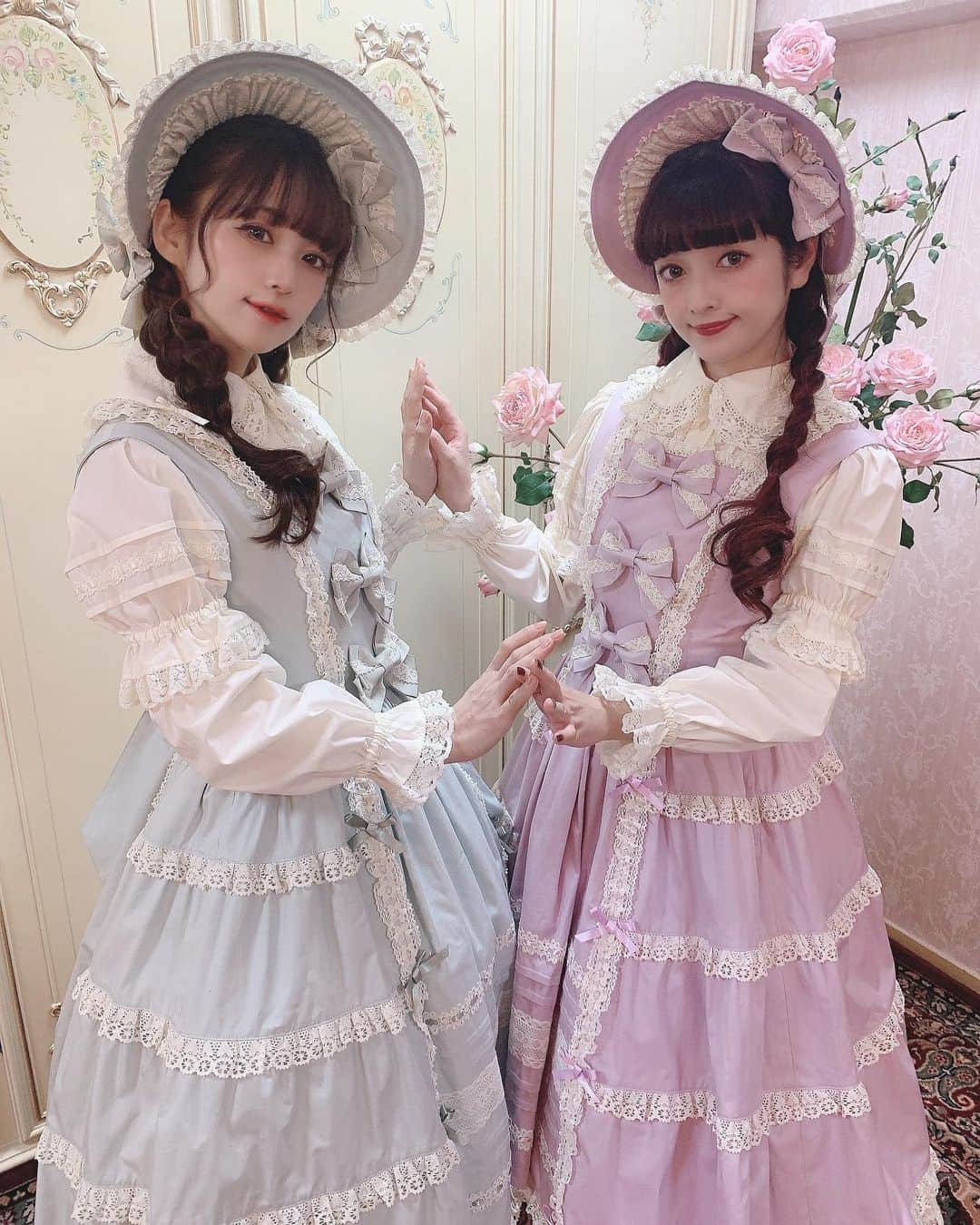 深澤翠さんのインスタグラム写真 - (深澤翠Instagram)「Innocent World新作撮影 🎀クラシカルティアードJSK 🎀クラシカルリボンボンネット #イノワ新作 #innocentworld  #lolitafashion」12月11日 9時13分 - midorifukasawa