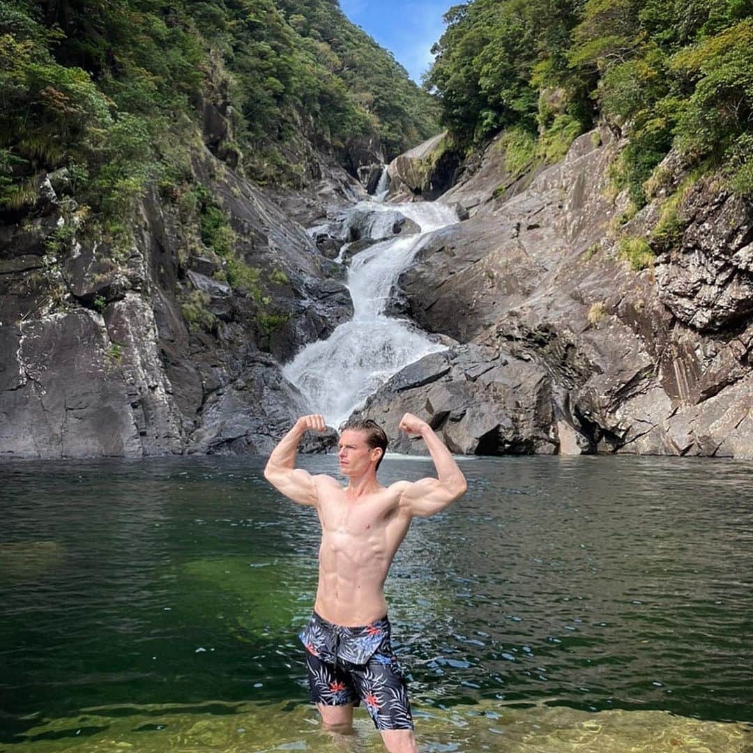 村雨辰剛さんのインスタグラム写真 - (村雨辰剛Instagram)「世界ふしぎ発見を見ててくれてありがとうございました！滝は迫力いっぱいで僕もパワーアップしました！💪 #世界ふしぎ発見  #滝パワー」12月11日 21時55分 - tatsumasa.murasame
