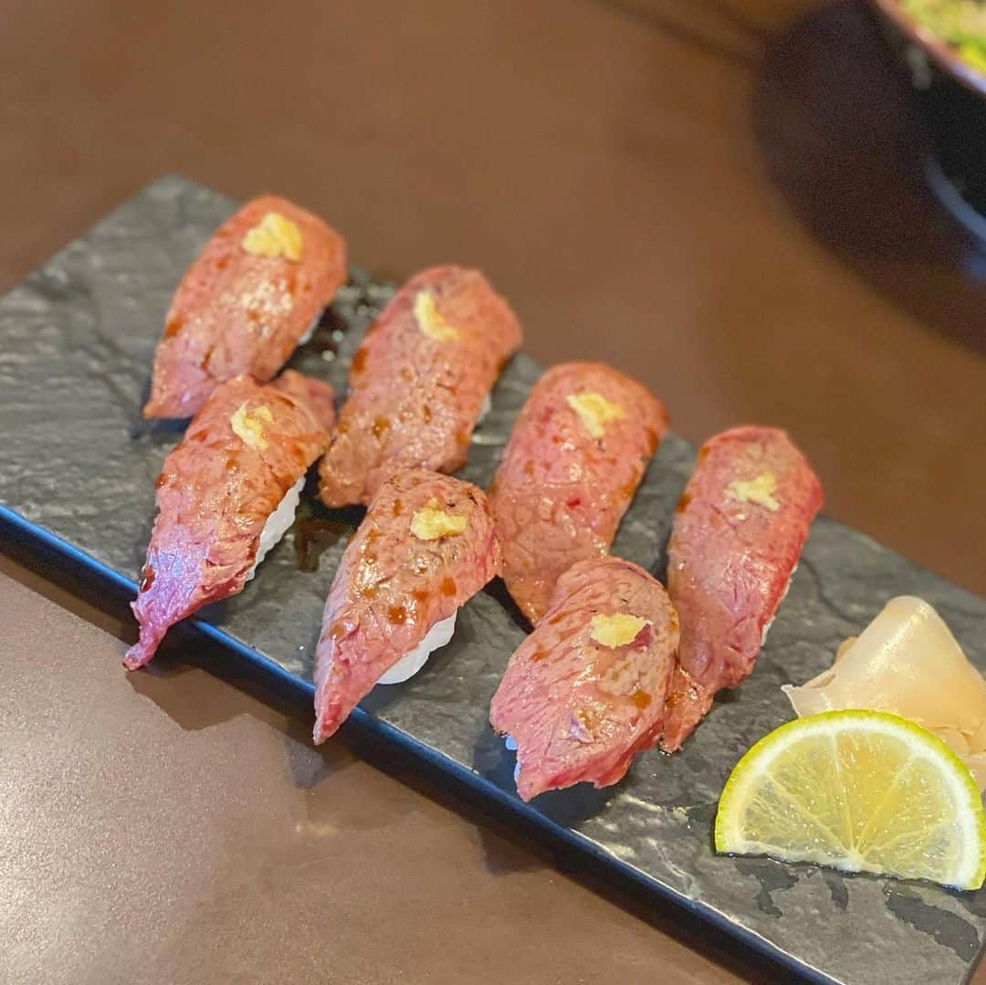 Moeka Takamatsuさんのインスタグラム写真 - (Moeka TakamatsuInstagram)「豊後牛の肉寿司🍣 . おいしかった❤︎ . . . . #湯布院#ランチ#大分グルメ#湯布院グルメ#肉寿司#豊後牛#コーデ#ファッション#コーディネート#デートコーデ#低身長コーデ#プチプラコーデ#ロングヘア#ヘアスタイル#ヘアメイク#サロモ#데일리#데일리룩#패션#카페#일본 #yufuin#lunch#fashion#grl#hairstyle#makeup#followme#instagood#like4like」12月11日 20時42分 - moka_222