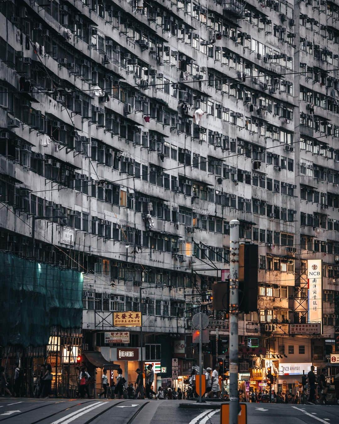 R̸K̸のインスタグラム：「Hong Kong / Macau Street Pack ・ ・ ・ ・ #beautifuldestinations #discoverearth #fantastic_earth #awesome_earthpix #ourplanetdaily #visualambassadors #stayandwander #awesome_photographers #IamATraveler #wonderful_places #TLPics #depthobsessed #designboom #voyaged #sonyalpha #bealpha #aroundtheworldpix #streets_vision #complexphotos #d_signers #lonelyplanet #modernArchitect #architectanddesign #architecture_hunter #artsytecture #amazingarchitecture #luxuryworldtraveler #fromwhereidrone #onlyforluxury #lovetheworld @sonyalpha  @lightroom @9gag @paradise @mega_mansions @natgeotravel @awesome.earth @national_archaeology」