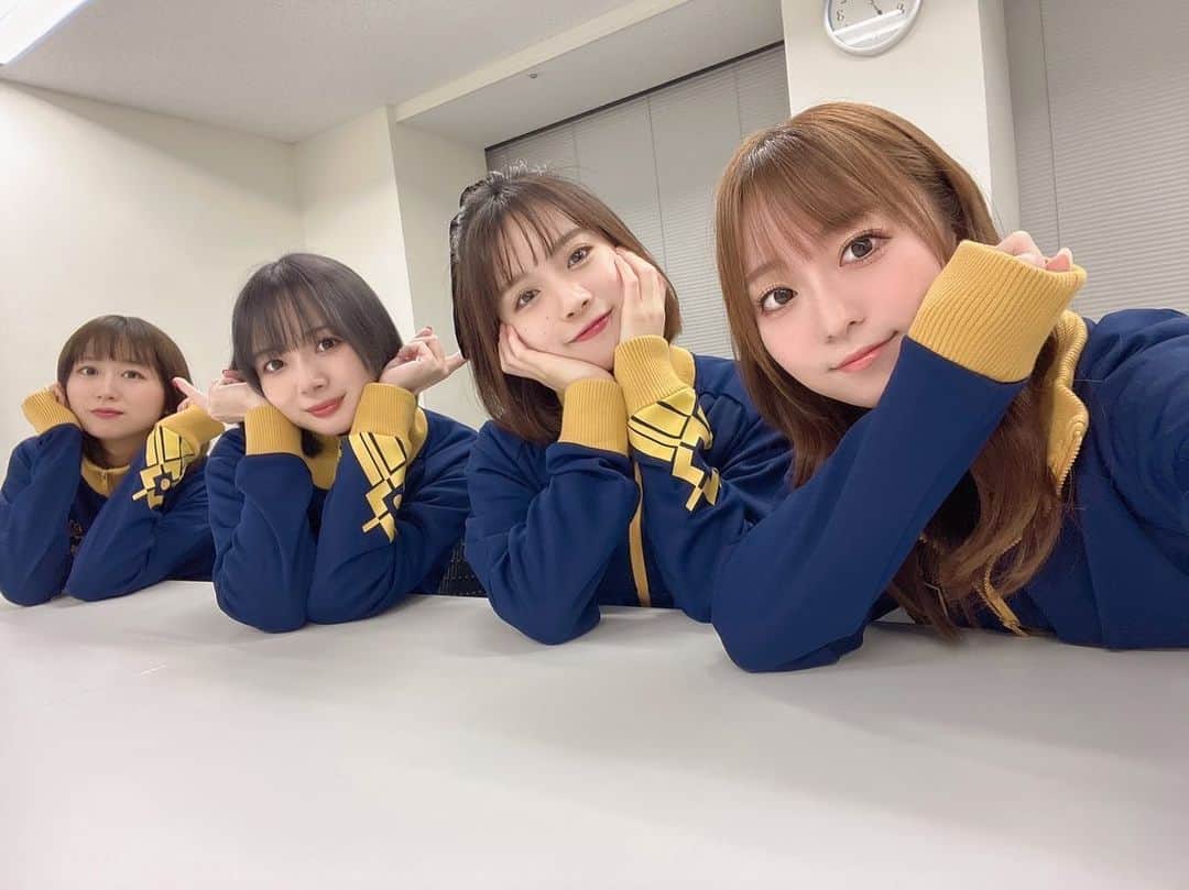 三田寺理紗のインスタグラム：「モンハン部マネージャー ありさ、おかぴ、みたでら、えりりん  これからもみんなで楽しくゲームしておしゃべりして活動していきたいねー😙✌️  ありさちゃんがMDGフーディーきてくれてた！うれちー  #MHB #MDG  #mhrise #モンハンライズ  #モンハン」