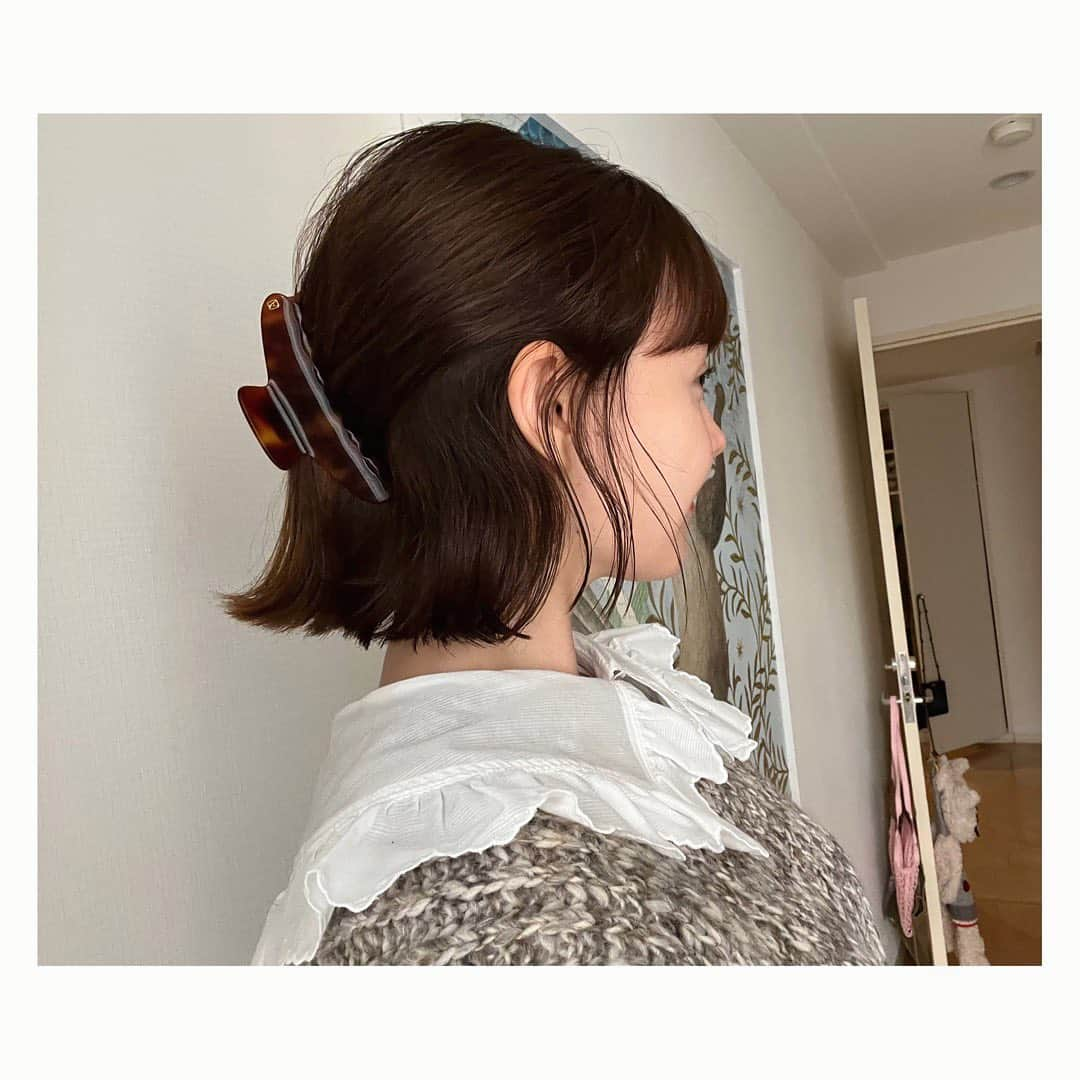 トリンドル玲奈さんのインスタグラム写真 - (トリンドル玲奈Instagram)「1枚目みたいにアレンジしても良し、 おろしても良し、 カチューシャしても良し💕  @kenichiforsenseofhumour さんのカットはどの角度から見ても、美しい!という事をお伝えしたく、 真下からも撮ってみました💁笑」12月11日 21時27分 - toritori0123