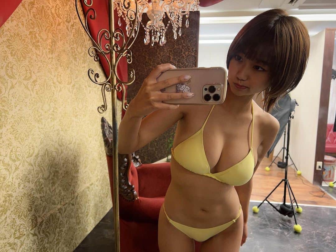 ななせ結衣のインスタグラム：「最近むちむちのわたし。 というか 冬は必然的にむちむちしてしまう🤢🍐 . . .  #グラドル自画撮り部 #gravureidol #photography #portrait  #fashion  #gravure #model  #젖가슴  #팔로우 #수영복 #얼스타그램  #알라뷰 #잘로캄 #美脚 #body #swimwear  #패션스타그램 #游泳 #漂亮 #likeforlike  #可爱  #followme #水着　#粉我  #内衣  #trip #海外」