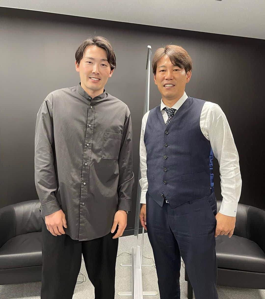 源田壮亮のインスタグラム：「⁡ ⁡ 先日、井端さんの【イバTV】の収録に呼んで頂きました⚾️！ オリンピックの時に、井端さんからオフに入ったら是非と誘って頂いていたので実現して嬉しかったです‼️ とっても楽しい時間であっという間でした😁 井端さんありがとうございました！！！ 12月20日(月)に更新予定みたいです！」