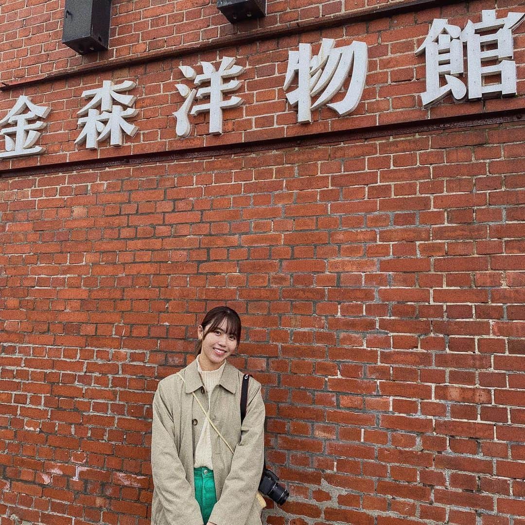 彩香のインスタグラム：「＊ 金森赤レンガ倉庫🤎❤️ 函館行ったら絶対行かなきゃですよね！！！弘前のコーナーもありました🌸 ＊ ＊ ＊ #函館 #はこだて #旅 #函館観光 #金森赤レンガ倉庫 #函館国際観光コンベンション協会」