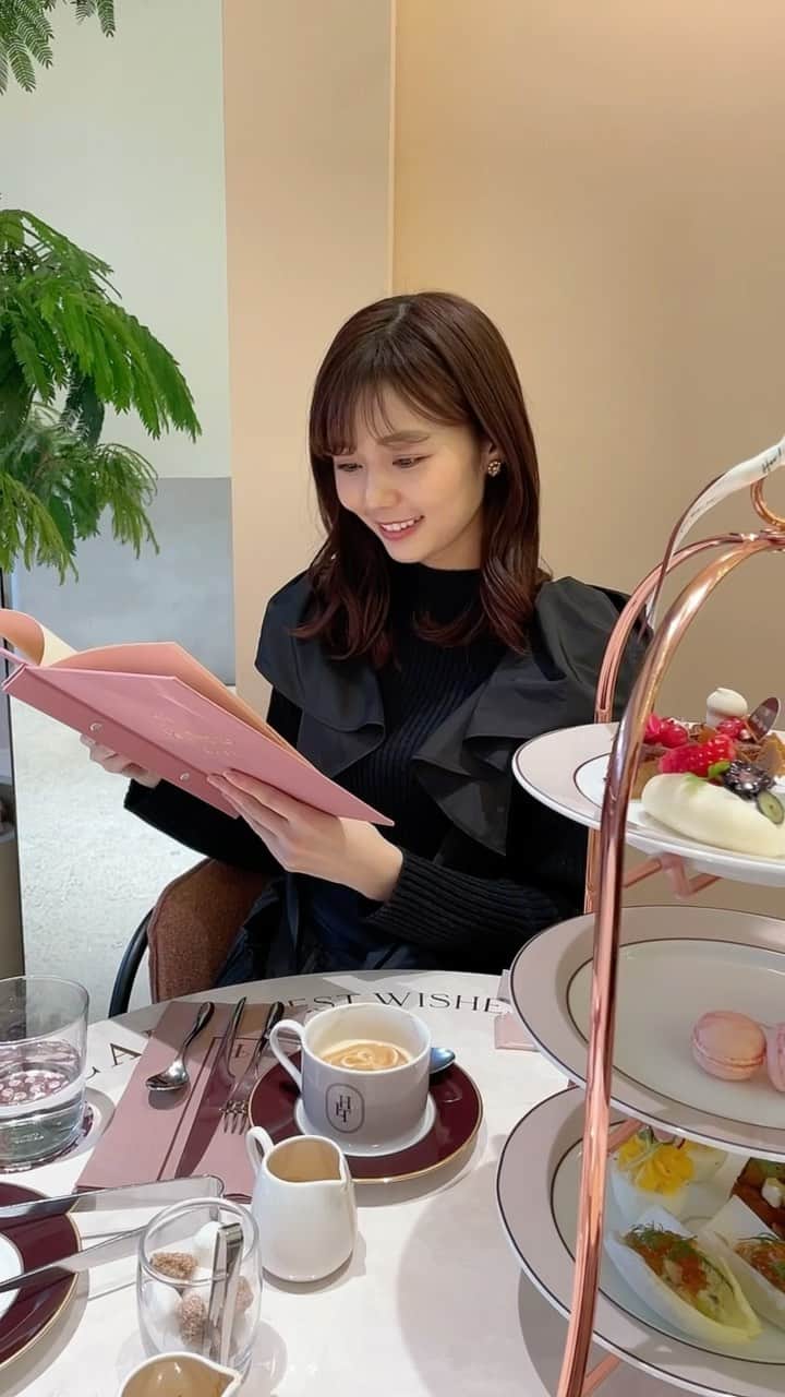 杉浦みずきのインスタグラム：「期間限定の Her lip to CAFE にお邪魔してきました💕　女子の憧れが詰まってる素敵空間で終始ときめきっぱなし🤤アフタヌーンティーもほんとに可愛くて美味しくて、、、幸せ〜〜〜な気持ちでした☺️💗  12/11〜12/26 場所は代官山です✨  @herlipto  #herlipto  #herliptocafe  #kashiyamadaikanyama  #afternoontea  #アフタヌーンティー  #代官山カフェ」