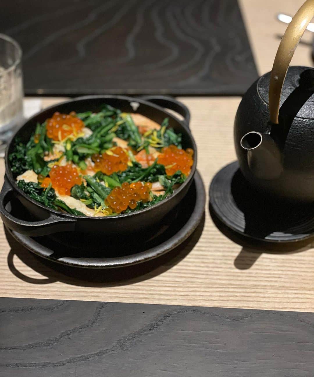 坂村かおるさんのインスタグラム写真 - (坂村かおるInstagram)「・ ディナーは洋食を選びました。 ・  アマン京都にはふたつのダイニングがあります。 緑が美しい森の庭を一望する「ザ・リビング パビリオン by アマン」では、「Land to Table」をコンセプトに京都近郊の食材を基調とする料理ご堪能いただけます。 ・ また、荘厳な石門の外側に位置する日本料理「鷹庵」では、総料理長おまかせのテイスティングメニューを楽しめるそうです。 ・ ご宿泊以外のお客さまにもご利用いただけるので、是非☺️ ・ ・ ゆっくりとした時間で、料理だけを愉しむ、そんなひと時‥ ・ ・  いつも「いいね♡」を頂きありがとうございます。 皆様のお言葉に励まされています☺️☺️  #美ST #美魔女 #team美魔女 #クィーンオブ美魔女 #国民的美魔女コンテスト #坂村かおる #トータルビューティーアドバイザー #美しく老いる #美容好きと繋がりたい #コスメ好きと繋がりたい #ファッション好きと繋がりたい #今日のコーデ #お洋服好きと繋がりたい #美魔女が変わる #美意識高い人と繋がりたい #トータルバランス #アマン京都 #アマン京都ディナー」12月11日 22時27分 - kaoru.sakamura