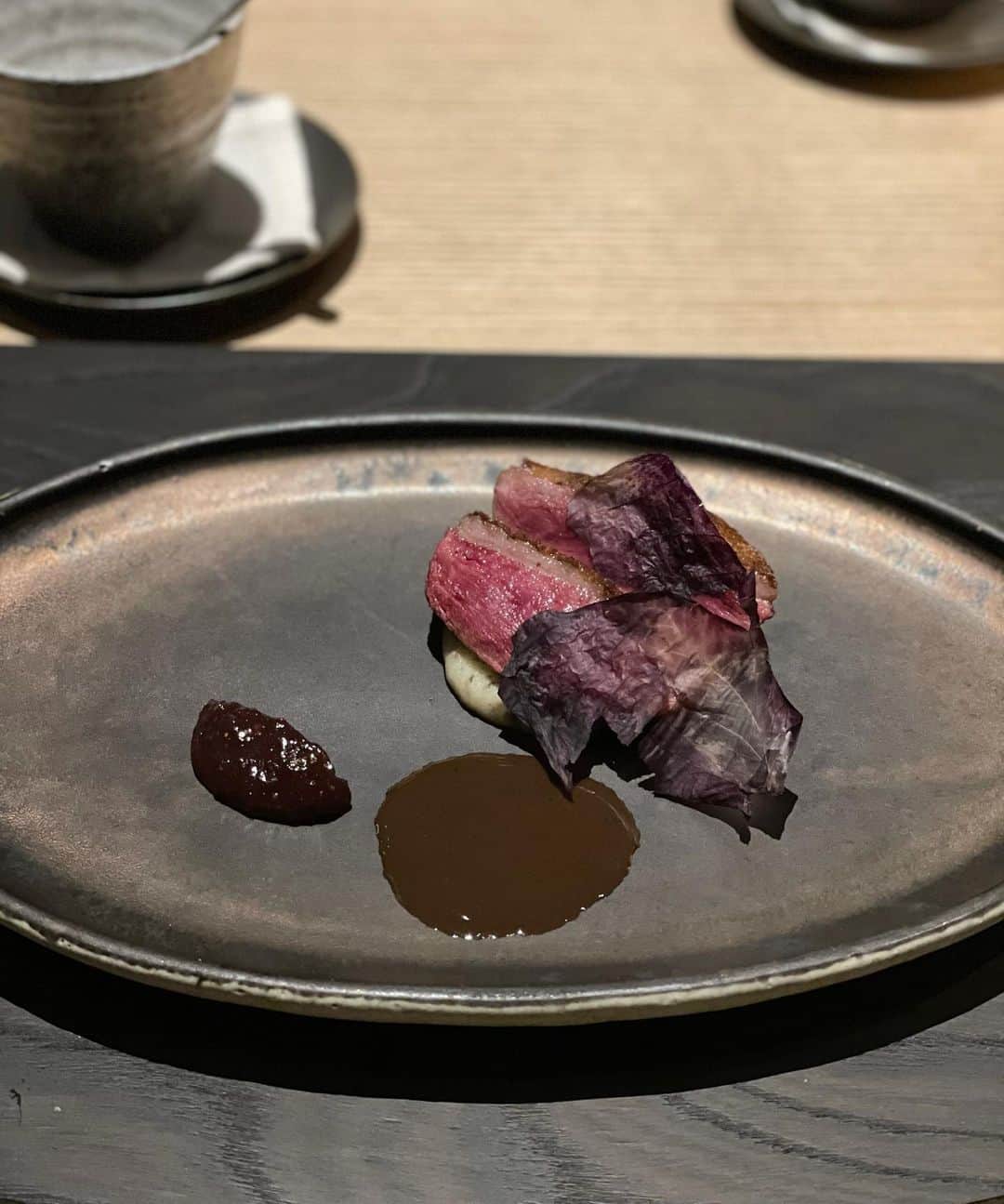 坂村かおるさんのインスタグラム写真 - (坂村かおるInstagram)「・ ディナーは洋食を選びました。 ・  アマン京都にはふたつのダイニングがあります。 緑が美しい森の庭を一望する「ザ・リビング パビリオン by アマン」では、「Land to Table」をコンセプトに京都近郊の食材を基調とする料理ご堪能いただけます。 ・ また、荘厳な石門の外側に位置する日本料理「鷹庵」では、総料理長おまかせのテイスティングメニューを楽しめるそうです。 ・ ご宿泊以外のお客さまにもご利用いただけるので、是非☺️ ・ ・ ゆっくりとした時間で、料理だけを愉しむ、そんなひと時‥ ・ ・  いつも「いいね♡」を頂きありがとうございます。 皆様のお言葉に励まされています☺️☺️  #美ST #美魔女 #team美魔女 #クィーンオブ美魔女 #国民的美魔女コンテスト #坂村かおる #トータルビューティーアドバイザー #美しく老いる #美容好きと繋がりたい #コスメ好きと繋がりたい #ファッション好きと繋がりたい #今日のコーデ #お洋服好きと繋がりたい #美魔女が変わる #美意識高い人と繋がりたい #トータルバランス #アマン京都 #アマン京都ディナー」12月11日 22時27分 - kaoru.sakamura