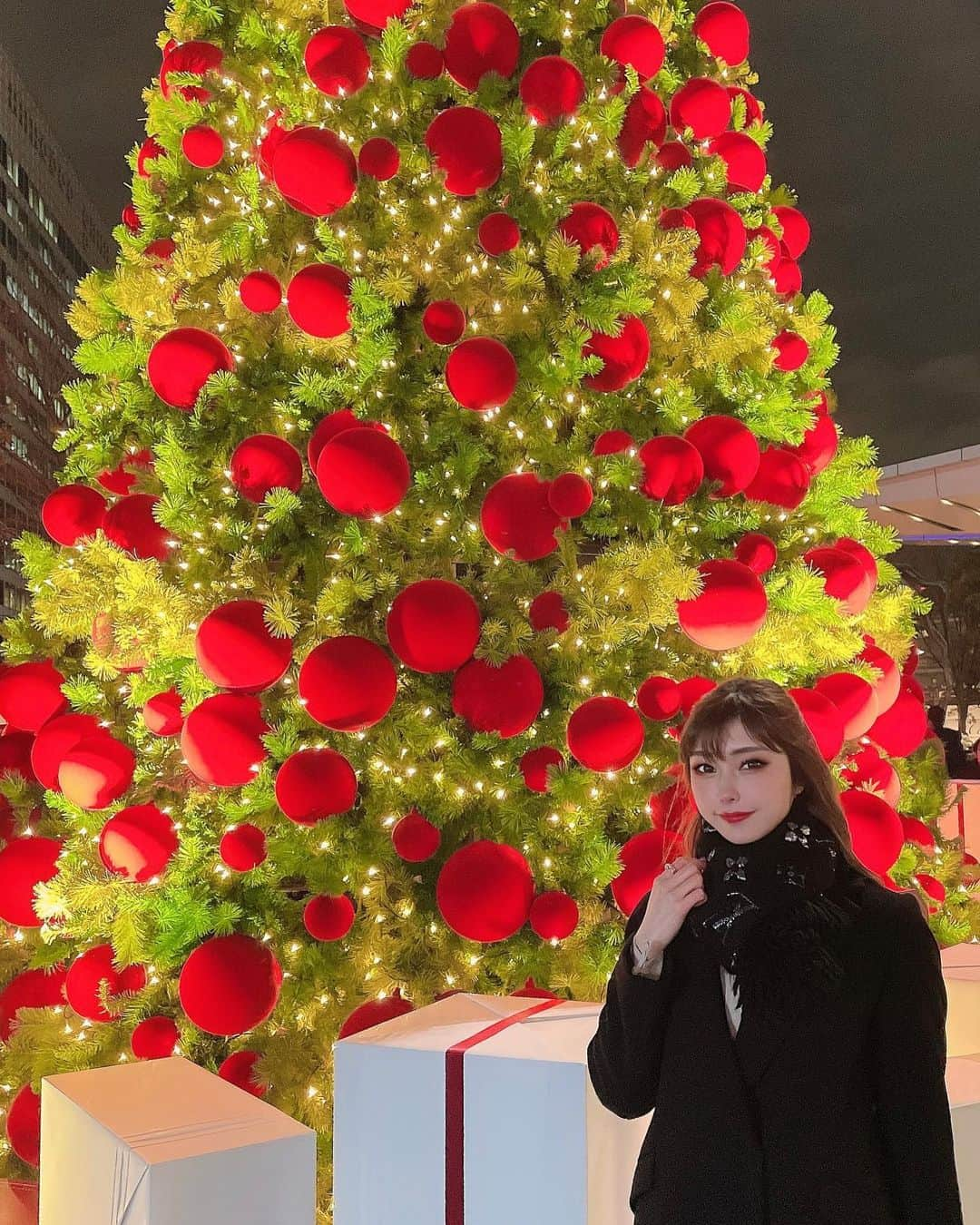 Rieさんのインスタグラム写真 - (RieInstagram)「. 🎄🎄🎄 ・ クリスマス感🎅🔔✨ あーっという間に2021年も終わるね🙄 ・ ・ ・ #クリスマス #六本木ヒルズ #けやき坂」12月11日 22時26分 - rierica_poledancer