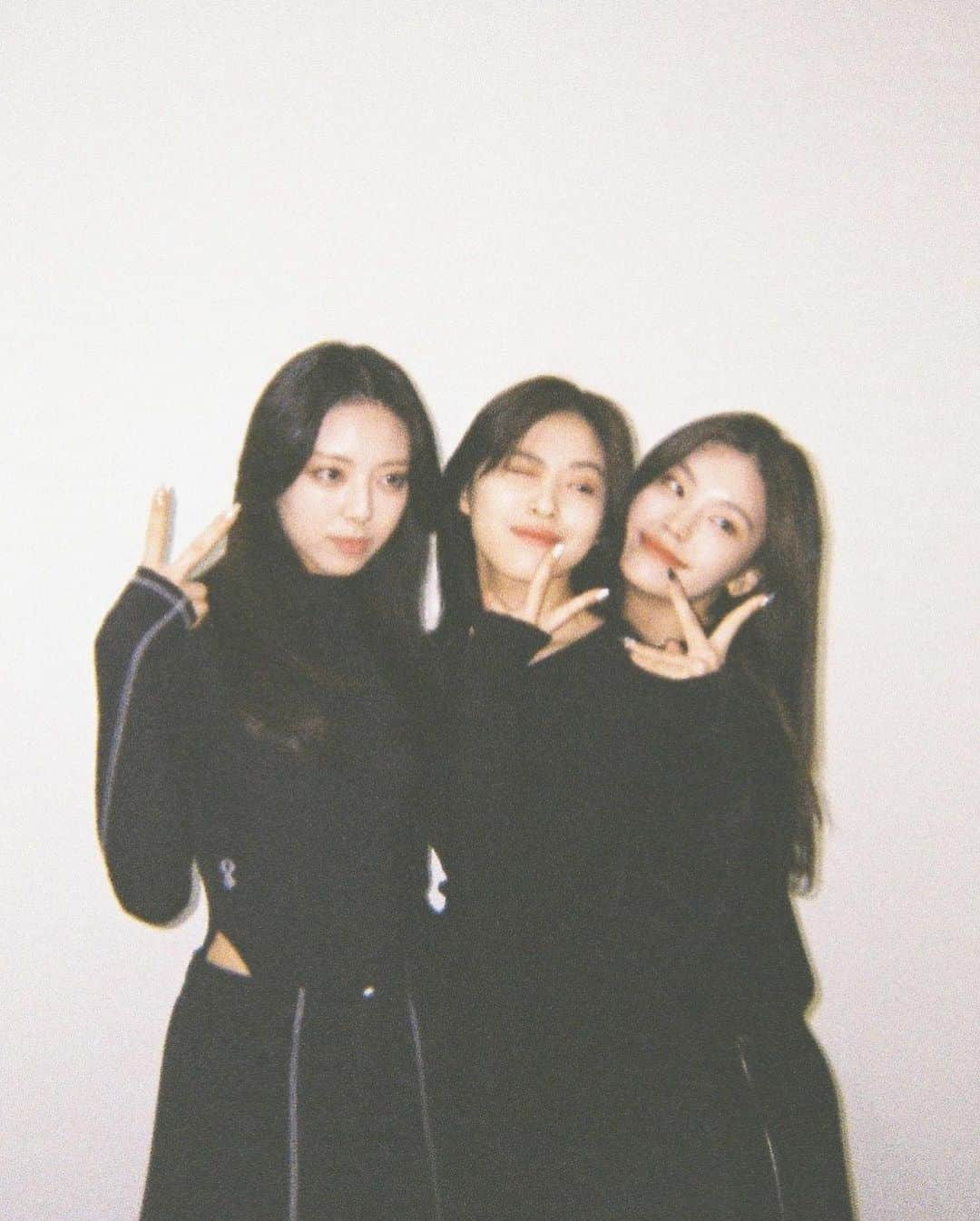 ITZYさんのインスタグラム写真 - (ITZYInstagram)「ITZY Performance Practice | MAMA 2021 📸 Film Photography #YEJI #RYUJIN #YUNA #MAMA #2021MAMA」12月11日 23時15分 - itzy.all.in.us