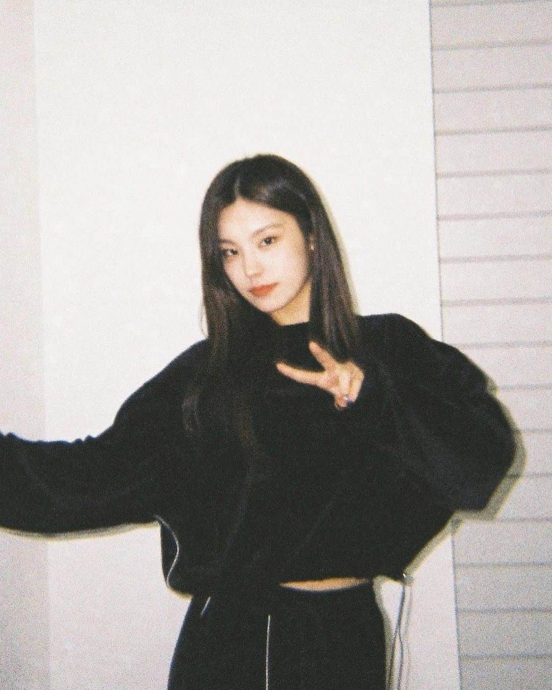 ITZYさんのインスタグラム写真 - (ITZYInstagram)「ITZY Performance Practice | MAMA 2021 📸 Film Photography #YEJI #RYUJIN #YUNA #MAMA #2021MAMA」12月11日 23時15分 - itzy.all.in.us