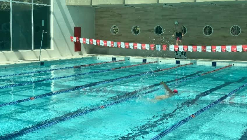 レオナルド・ジ・デウスのインスタグラム：「Aiiii papai!!!! Seriezinha bala!!! 1x100 - 4x25 - 2x50 borbo!!!🔥💪🏼🏊🏼‍♂️💨!!! Amanhã Partiu Mundial de curta!!!」