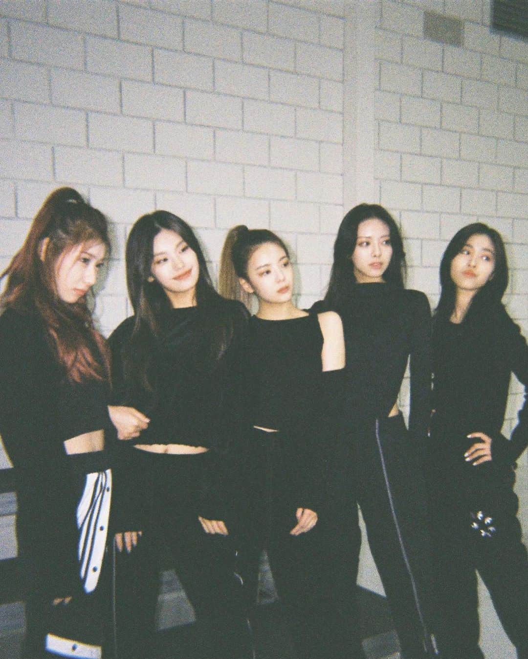 ITZYさんのインスタグラム写真 - (ITZYInstagram)「ITZY Performance Practice | MAMA 2021 📸 Film Photography #ITZY #MAMA #2021MAMA」12月11日 23時15分 - itzy.all.in.us