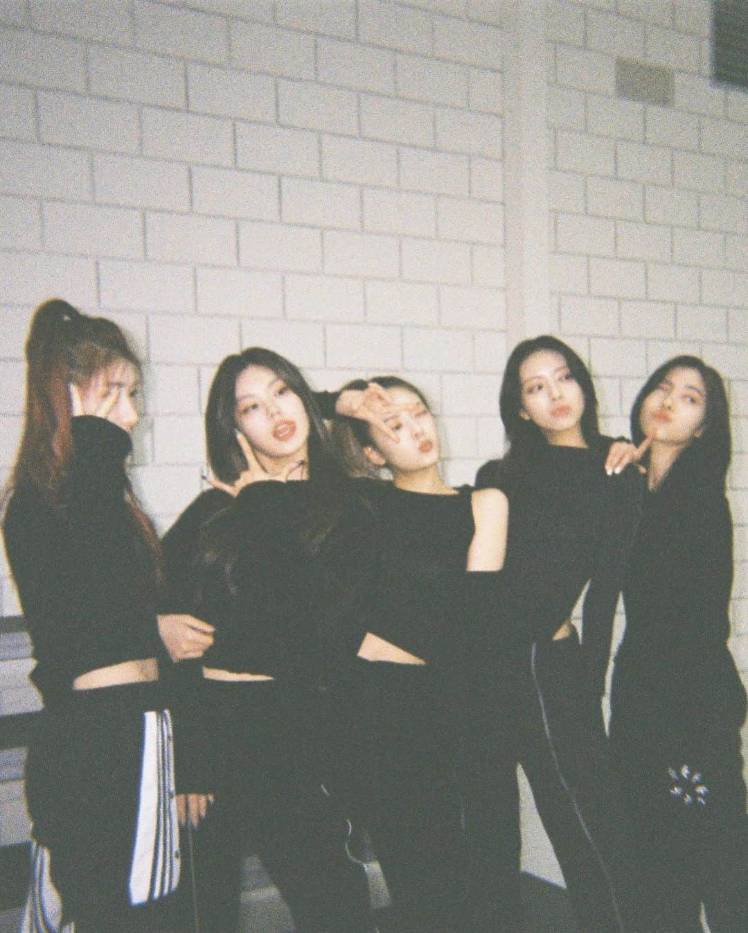 ITZYさんのインスタグラム写真 - (ITZYInstagram)「ITZY Performance Practice | MAMA 2021 📸 Film Photography #ITZY #MAMA #2021MAMA」12月11日 23時15分 - itzy.all.in.us