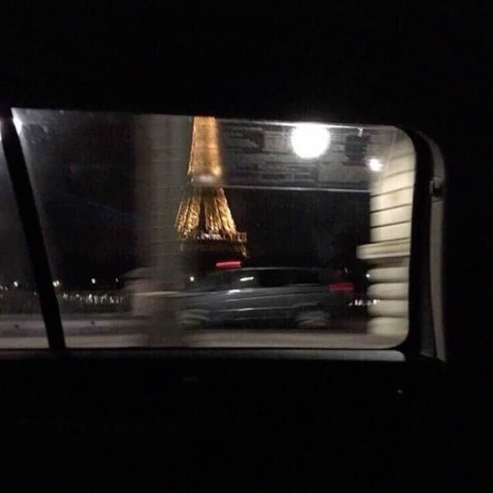 のインスタグラム：「|LES SURPRISES DE L’AVENT| ✨12 cadeaux à gagner avant Noël✨  La cabane au fond du… @bois_de_rosoy ! Tentez de gagner 1 nuit pour 2 à 4 personnes dans une cabane perchée dans les arbres, avec jacuzzi privatif.   Où ? Au Bois de Rosoy, un domaine forestier éco-responsable, à seulement 1 heure de Paris. Sur place : une piscine chauffée, un terrain de pétanque, des jeux pour enfants, c’est l’endroit idéal pour se ressourcer. 🌿  Et parce qu’il faut bien que vous transportiez vos affaires, on vous offre un set de voyage Bensimon, composé de tous vos essentiels : travelling bag, city bag, utilitary pocket, housses de transports.   Pour participer :  1. Likez et enregistrez ce post 2. Suivez @bois_de_rosoy & @bensimoncollection  3. Taguez les personnes avec lesquelles vous aimeriez vivre cette aventure  Fin des participations le mercredi 15 décembre. Bonne chance à tous 💛  #bensimon #boisderosoy #foret #nature #naturelovers  #cabanedanslesarbres」