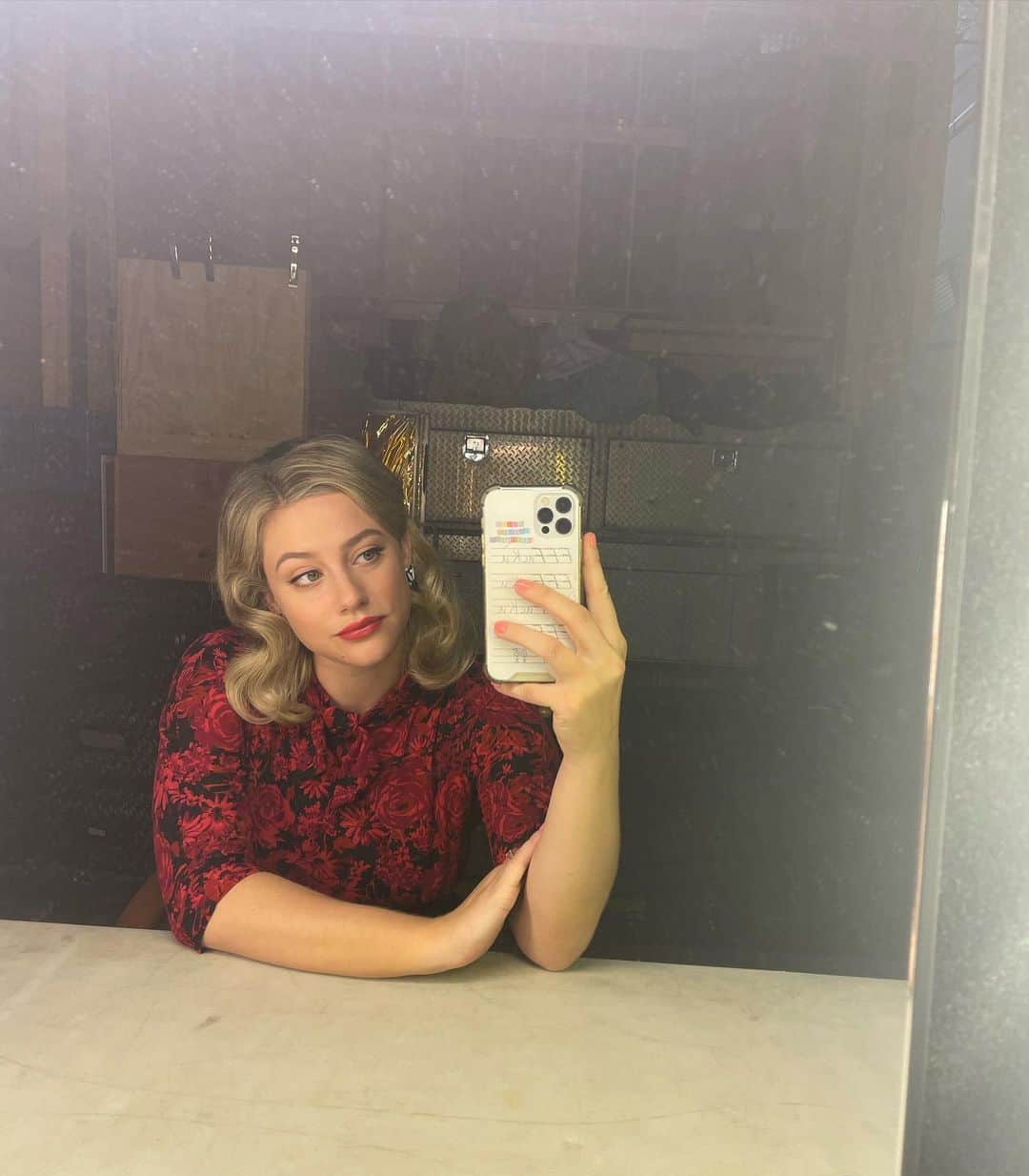 リリ・ラインハルトのインスタグラム：「3 mirror selfies circa 1950. Authentic and vintage.」