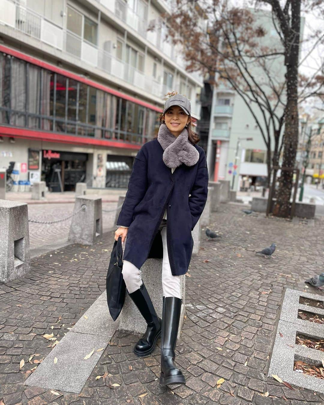 芝彰子さんのインスタグラム写真 - (芝彰子Instagram)「✔️  もうぐるぐるマフラー🧣生活が 始まり出しましたね〜  .  #すみれちゃん推しのポートレート機能 #スナップ写真みたいになる☺️🌷 #capstyle #fashion #outfit #pantsstyle #upperhights #beautifulpeople #ouvrageclasse #lucienpellatfinet  #しぶあきoutfit #キャップ好き」12月12日 16時35分 - akiaki1221