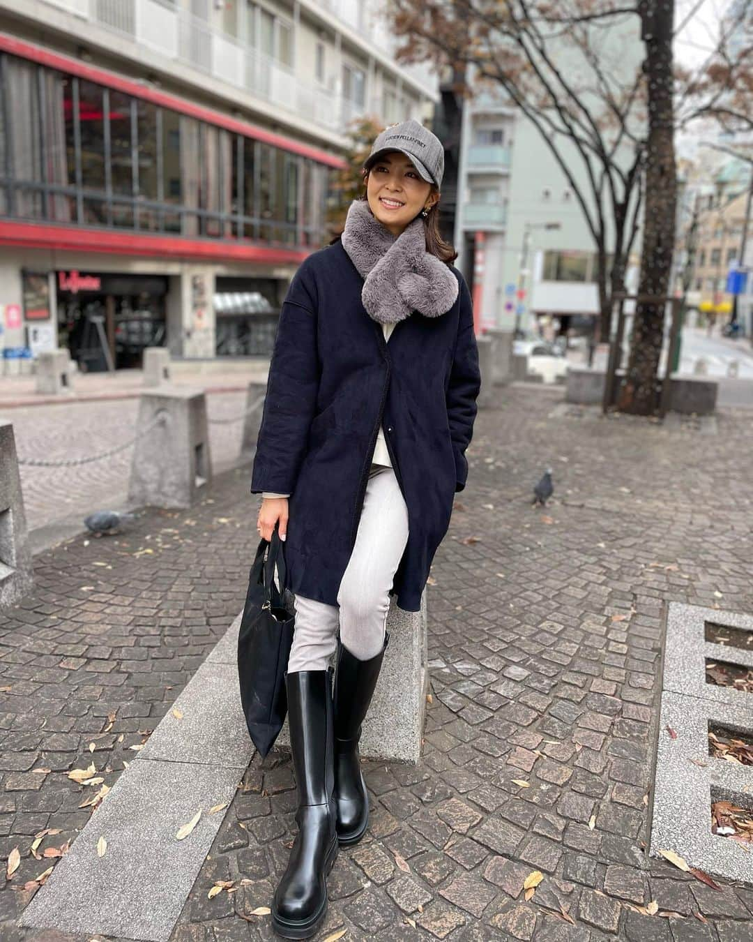 芝彰子さんのインスタグラム写真 - (芝彰子Instagram)「✔️  もうぐるぐるマフラー🧣生活が 始まり出しましたね〜  .  #すみれちゃん推しのポートレート機能 #スナップ写真みたいになる☺️🌷 #capstyle #fashion #outfit #pantsstyle #upperhights #beautifulpeople #ouvrageclasse #lucienpellatfinet  #しぶあきoutfit #キャップ好き」12月12日 16時35分 - akiaki1221