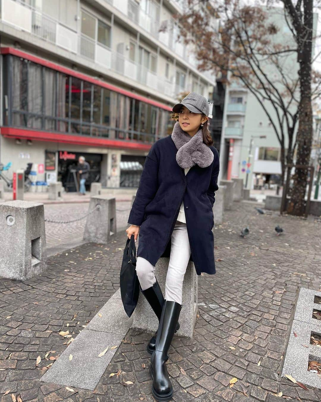 芝彰子さんのインスタグラム写真 - (芝彰子Instagram)「✔️  もうぐるぐるマフラー🧣生活が 始まり出しましたね〜  .  #すみれちゃん推しのポートレート機能 #スナップ写真みたいになる☺️🌷 #capstyle #fashion #outfit #pantsstyle #upperhights #beautifulpeople #ouvrageclasse #lucienpellatfinet  #しぶあきoutfit #キャップ好き」12月12日 16時35分 - akiaki1221