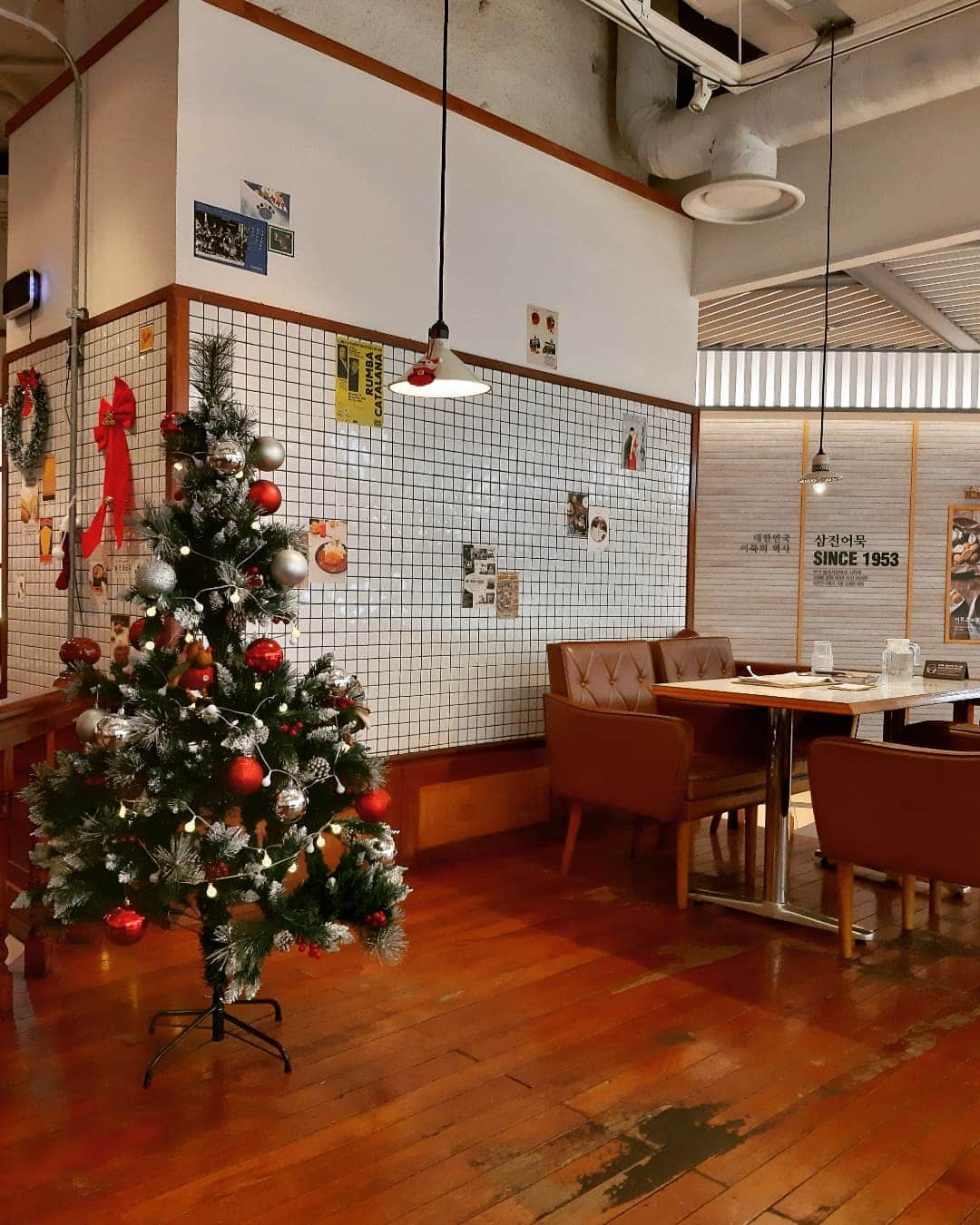 阿部美穂子さんのインスタグラム写真 - (阿部美穂子Instagram)「🎄 こちらも釜山 ロッテホテルは ロッテデパート＆ 地下鉄と連結していて とっても便利 おすすめです💛 ヒアーは、here ⁉️ 부산에서는 도시걷기 지하철도 탔어요🚉 #リピート#韓国#旅行#日本#行きたい #부산맛집#부산카페#🧳」12月12日 15時22分 - miiko904
