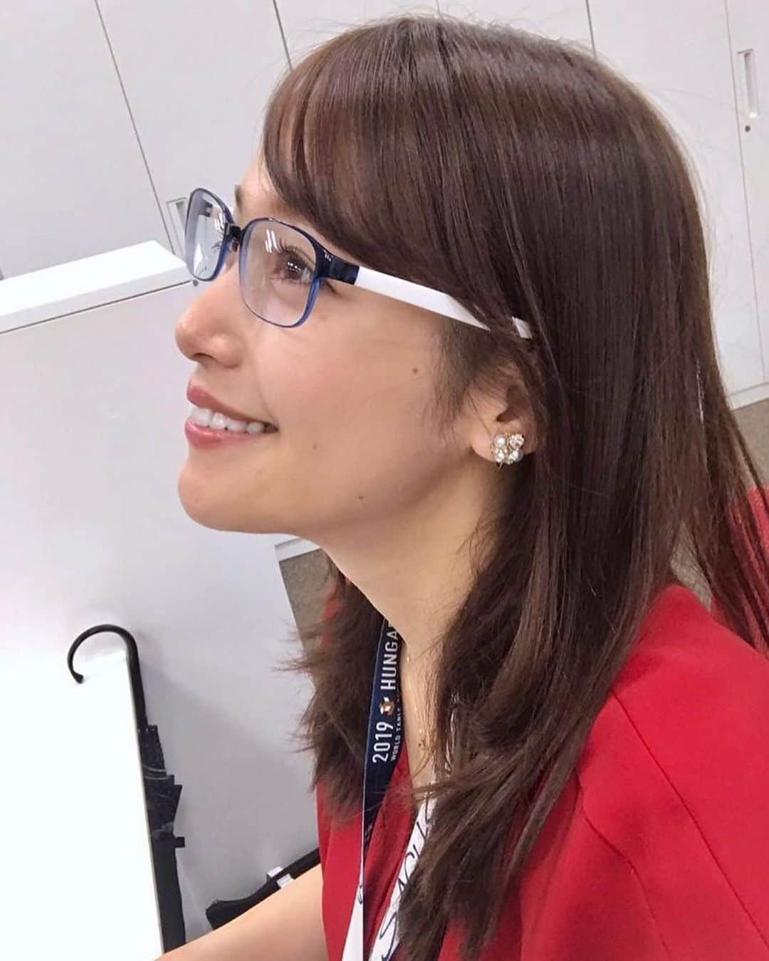 鷲見玲奈さんのインスタグラム写真 - (鷲見玲奈Instagram)「. 「セント・フォース から小児がんの子どもたちへ贈るクリスマ スチャリティイベント」 私も参加させて頂いています🎄  何がいいかなぁと思い選んだのは、こちらのメガネとサイン入りのメガネケース☺️  写真はインスタの昔の画像を引っ張ってきました。笑  リアルに着用していたもののため、少し度が入ってしまっています🙇‍♀️ もし合わない場合はレンズを交換して使ってくださいね👓    また、システムの都合上 私物購入は売り切れ表記になっていますが、ただいま抽選の応募を受付中です！ 12/19（日）21:00までですので、よろしければチェックしてみて下さい👇🏻✨  https://centforce-japanheart-2021.nug-get.jp/ ※リンクをコピーする場合は通常のブラウザ(サファリなど)でインスタグラムのこのページを開いてください。  抽選商品は2種類あります🙆‍♀️  ①【私物抽選券】＋お好きなアナウンサーからの御礼メッセージ動画（全21名の中から選択）  こちらは1000円の募金で抽選に参加できます！ 当選した場合、当選メールが届くので、手順に沿って私物購入へとお進み下さい。(私のメガネ＆メガネケースは20000円です。こちらも募金されますのでご安心ください。)  ②【イベント記念サイン入りボード抽選券】サンクスメール＋イベント記念サイン入りボード （参加アナウンサー約20名のサイン入り）抽選券  こちらは500円の募金で参加可能です！  小児がんの子供たちへ寄付されますので、ぜひよろしくお願い致します❄️  ＜参加アナウンサー＞阿部華也子、新井恵理那、岡副麻希、皆藤愛子、川田裕美、神田愛花、後藤楽々、潮田玲子、柴田阿弥、杉崎美香、鷲見玲奈、曽田麻衣子、高見侑里、谷尻萌、中川絵美里、中田有紀、長野美郷、西尾由佳理、望月理恵、森千晴、森本智子」12月12日 15時36分 - sumi__reina