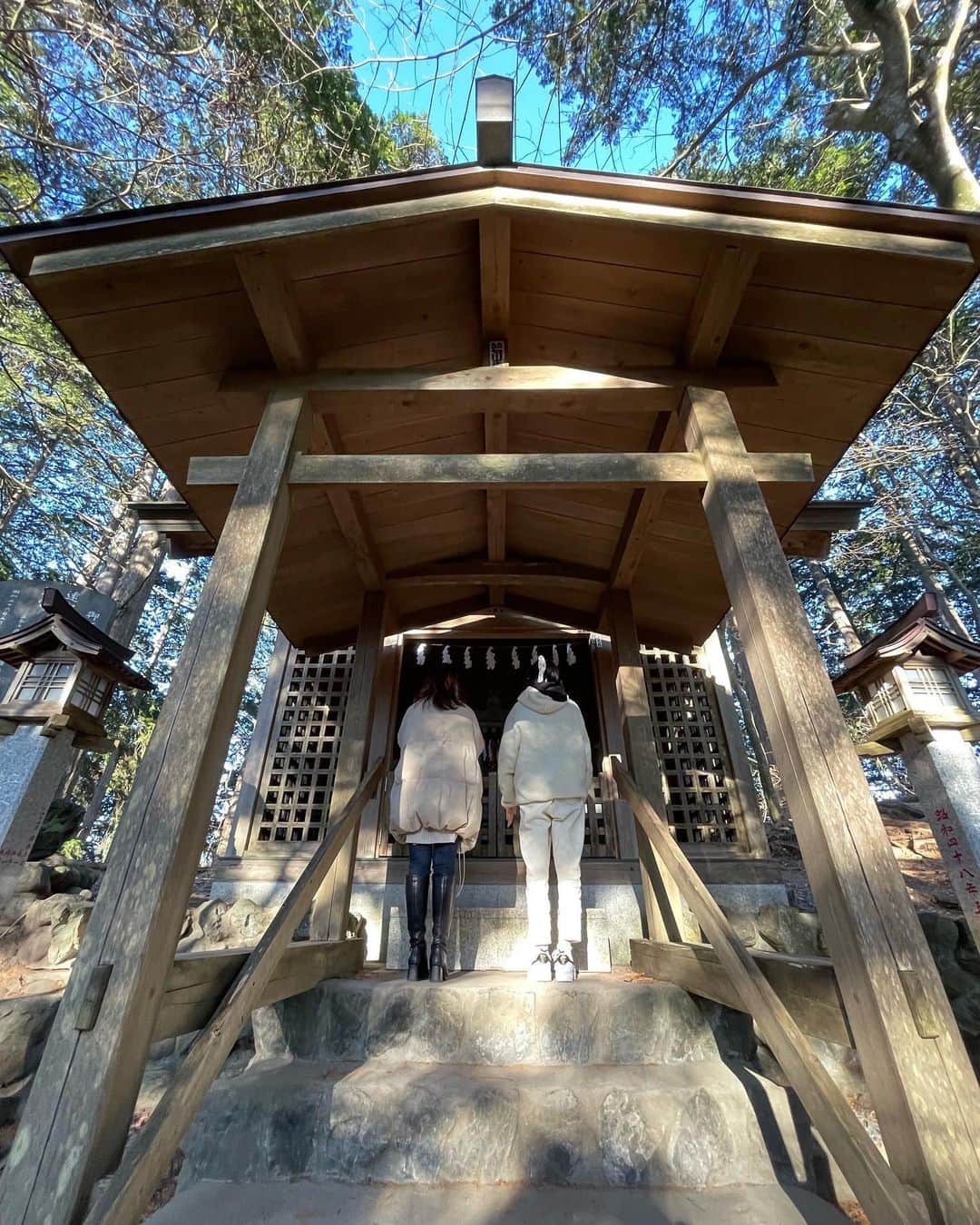 唯可（yuika）さんのインスタグラム写真 - (唯可（yuika）Instagram)「行きたかった #三峯神社　へ🤍🤍🤍🤍🤍 ご利益がすごいらしいですここ🥺 ただ、ひたすらに遠かった。笑 みんなで行けてよかった〜 . . . #三峯神社奥宮#パワースポット#パワースポット巡り #神社#御朱印#カフェ#カフェ巡り」12月12日 16時11分 - yu.i.k.a