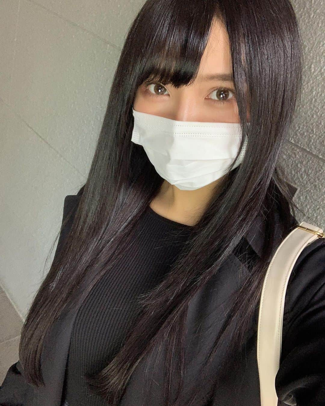 橋本ひかりのインスタグラム：「黒髪ロングにちた♡  次は染めるかもー」