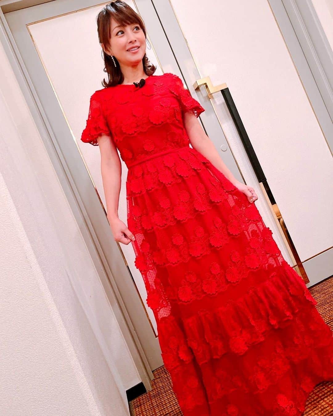 渡辺美奈代さんのインスタグラム写真 - (渡辺美奈代Instagram)「女子会衣装  #赤ドレス #女子会」12月12日 16時18分 - watanabe_minayo