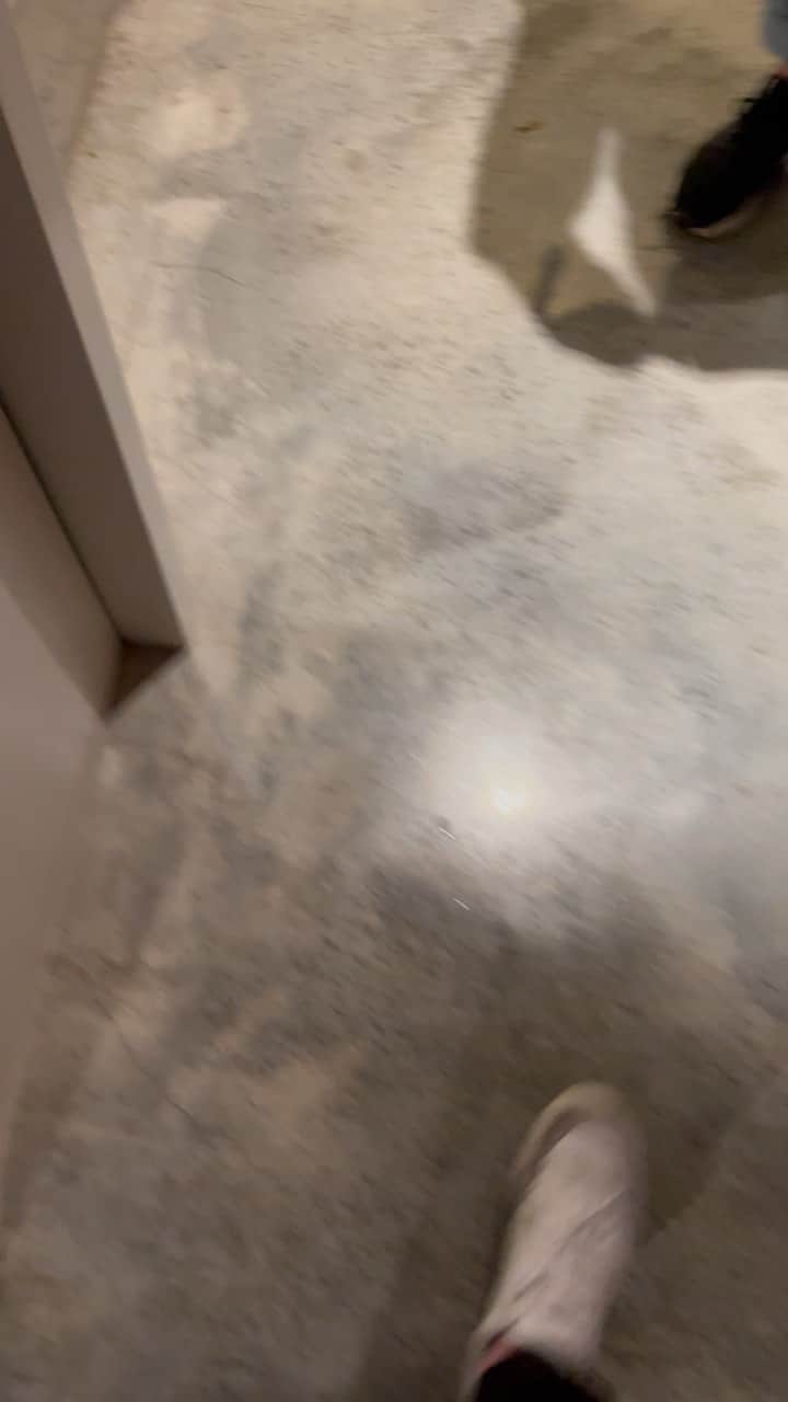 トム・フェルトンのインスタグラム：「Welcome home - it’d been less than an hour x」