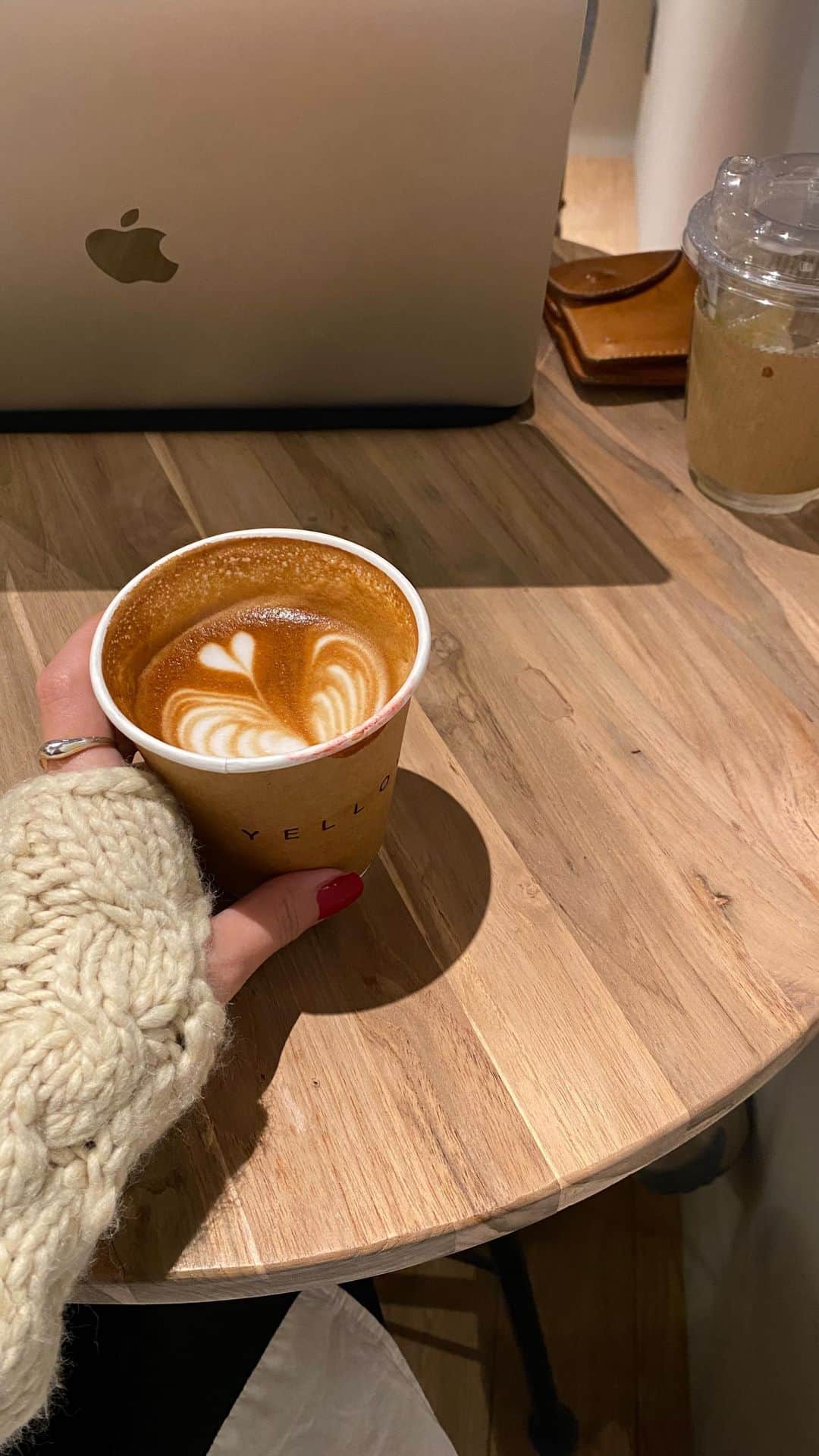 吉田佳菜のインスタグラム：「すっぴんからメイクとコスメを紹介しました☺️ ものもらいができてるのでいつも以上に目が腫れています☺️笑 ㅤㅤㅤㅤㅤㅤㅤㅤㅤㅤㅤㅤㅤ #ちわこmake #kanas_make」