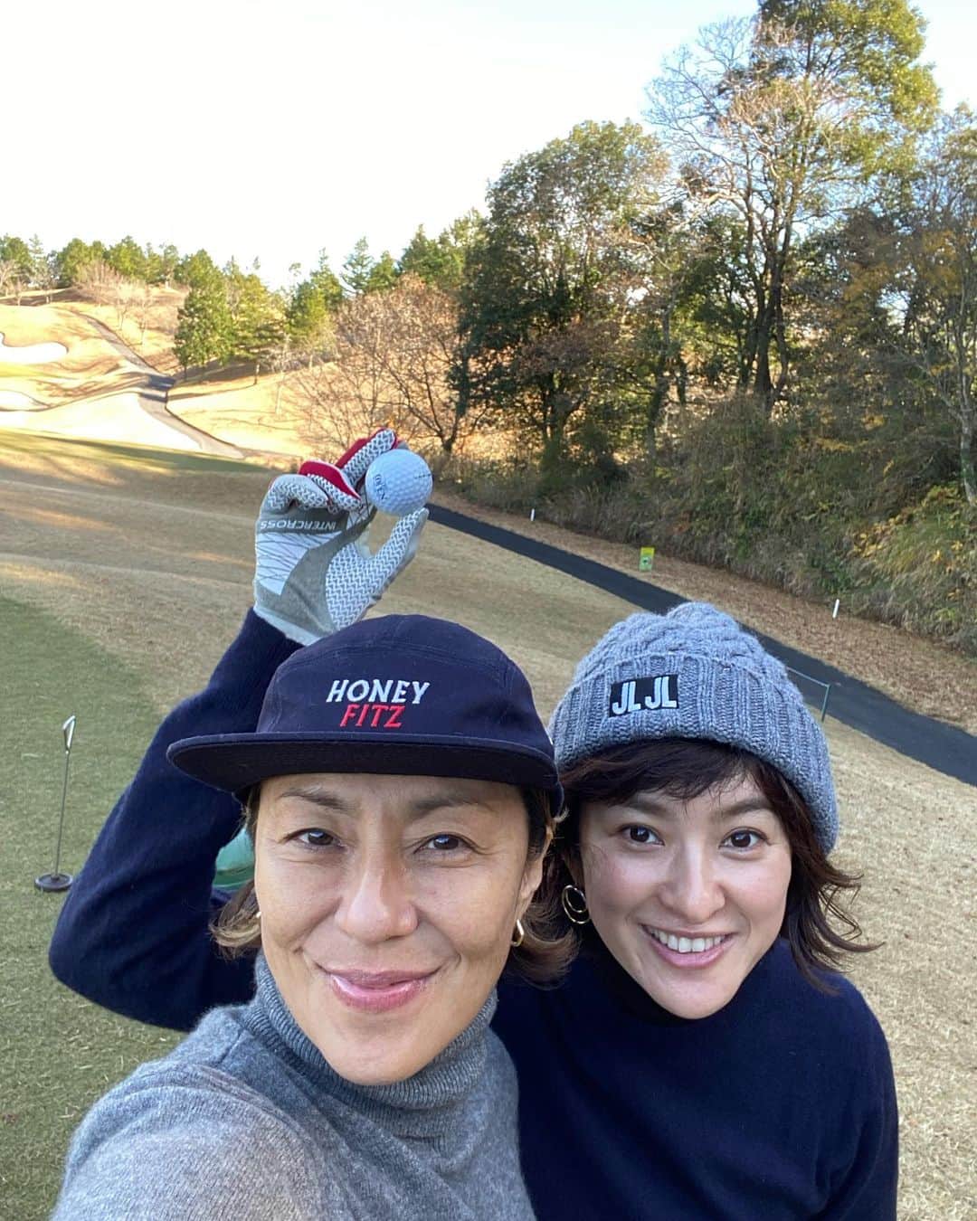 RIKACOさんのインスタグラム写真 - (RIKACOInstagram)「😄😄😄 晴天　冬晴 ゴルフをしながら撮影ごっこもしました😂 @ayuuki0908  と一緒に😁 楽しかった😊 #😄#ゴルフ女子  来年も引き継ぎよろしくね😘」12月12日 13時46分 - rikaco_official