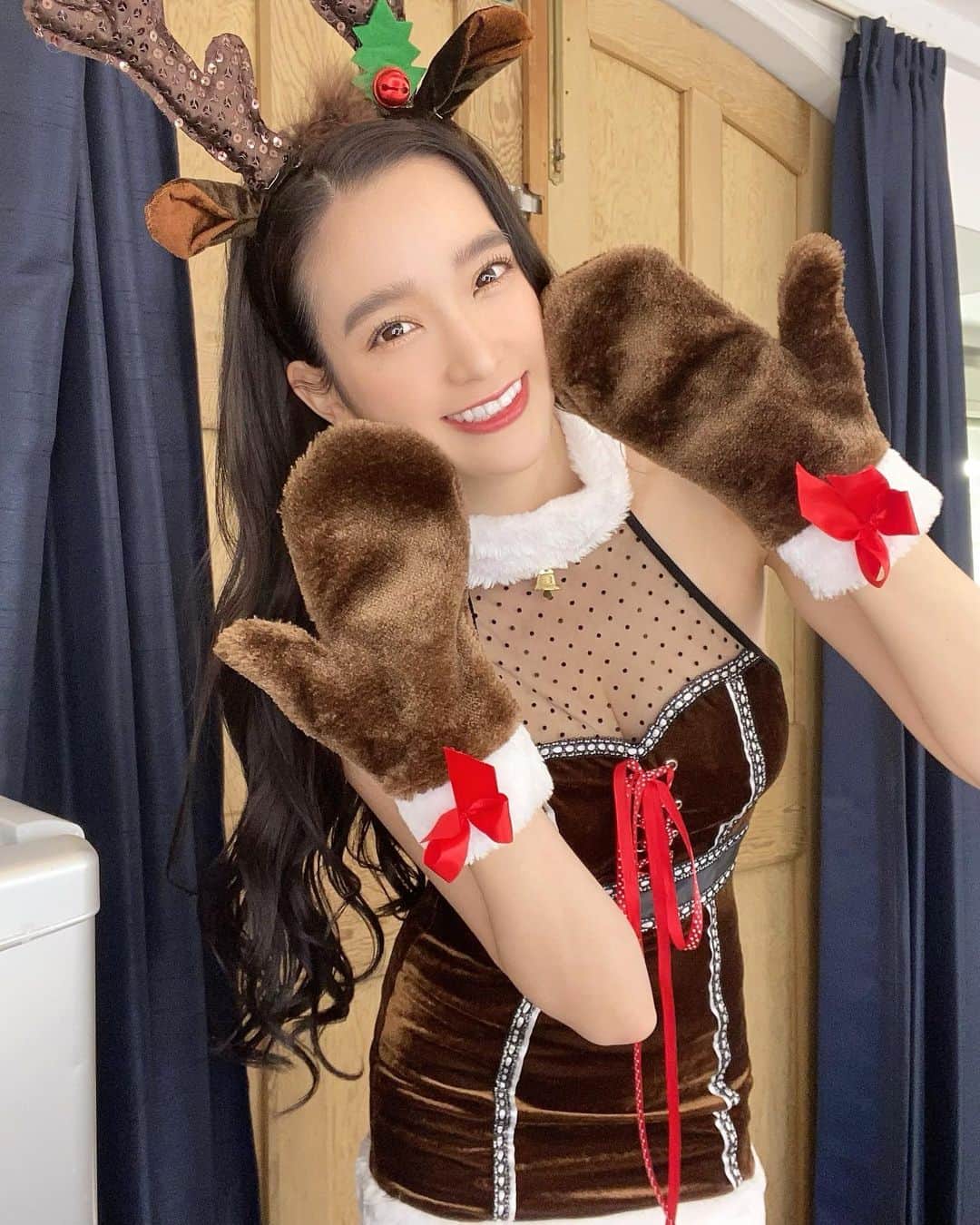 太田麻美のインスタグラム：「トナカイコス🎄🎅💖  #christmas #chritmastime #cosplay #クリスマス #クリスマスコスプレ #トナカイコスプレ #トナカイ #トナカイコス #コスプレ」