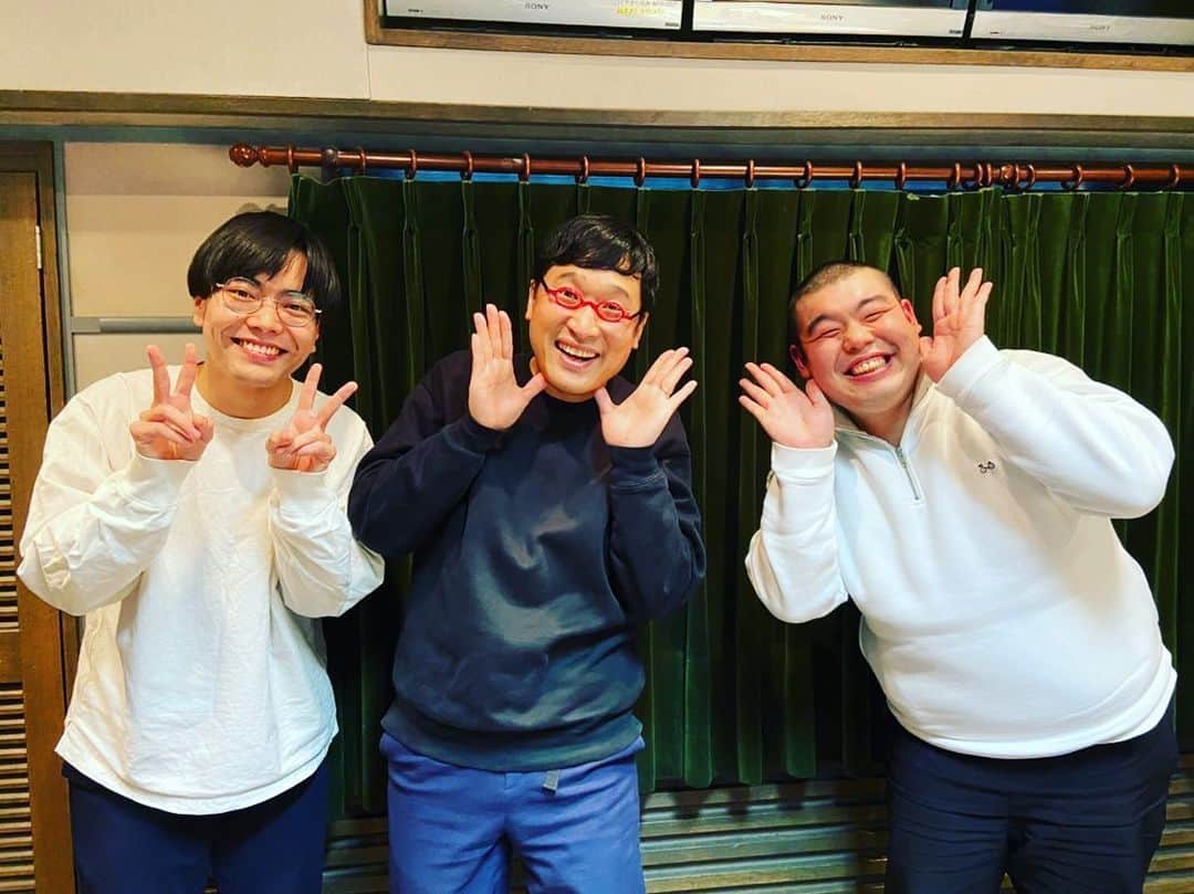桃沢健輔のインスタグラム：「最近の写真  ①山里さんのラジオに急遽出演させてもらって最高だった日 ②ナベンジャーズ楽しかった日 ③パンポテさんとお仕事して最高だった ④シロノワールを山名さんに分けてもらった ⑤むらまつ ⑥荻野 ⑦ヤザキ ⑧ドンココと比べて初めて小さく見えた  写真は撮っておく方がいい ほんとに」