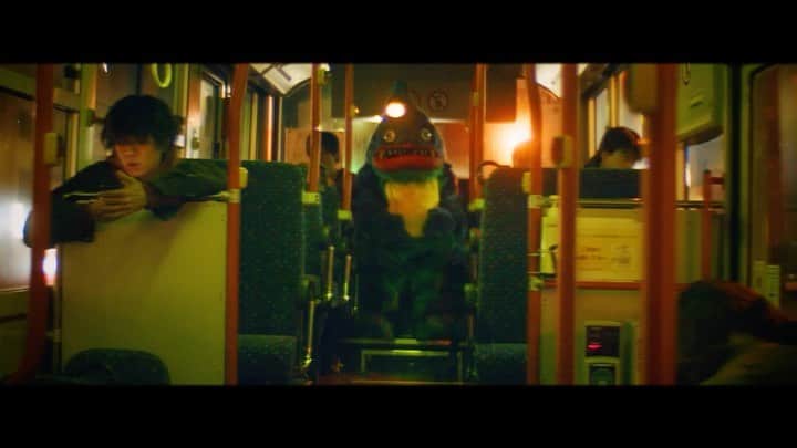 LAMP IN TERRENのインスタグラム：「「カームダウン」Music Video  dir. @widdy_denke   2021.12.08よりYouTubeオフィシャルチャンネルにて公開！  #テレン #lampinterren #ランプインテレン #musicvideo #rock #冬ソング #bongo」