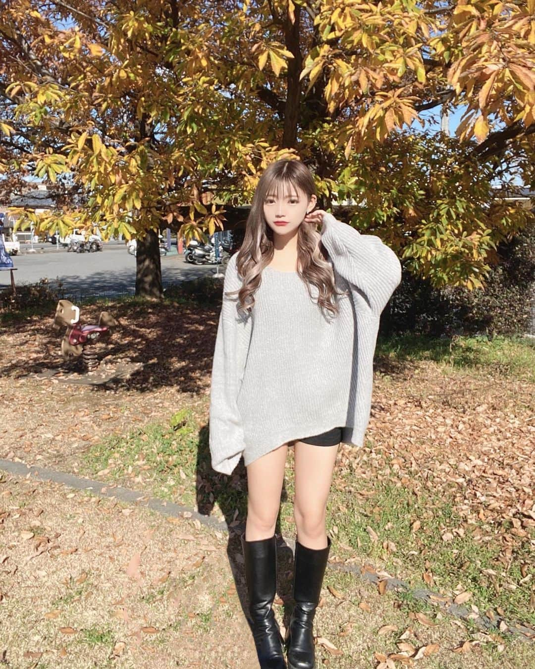 YUINAさんのインスタグラム写真 - (YUINAInstagram)「今日みたいな天気すっき🍁♡  このトップスお気に入りすぎて 違う色も買ってしまった(笑)  @grl_official   #grl #グレイル」12月12日 18時51分 - y_i_n35