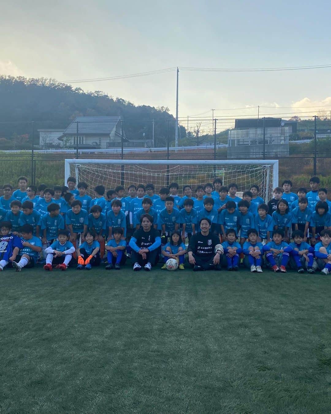 寺田紳一のインスタグラム：「昨日、地元である茨木市で茨木サッカークリニック2021が開催されました(^^)  午前の部、午後の部合わせて約150人の子供たち(^^)  みんな積極的にプレーしてくれて本当に楽しい時間でした(^^)  僕自身も指導者として凄く良い経験ができた最高の1日でした‼︎  今回のサッカークリニック開催にあたり協賛していただいた皆様、本当にありがとうございました‼︎  どんな時も楽しんだもん勝ち‼︎  #茨木サッカークリニック2021  #サッカークリニック #元jリーガーによるサッカークリニック  #三島コーポレーション #高島整形外科 #小林整形外科 #株式会社ゴウダ #西川印刷 #炭火焼き牛タン縁家  #ごちそう鉄板吉和  #釜揚うどん友商 #株式会社のむのむ #株式会社MONOLITH #三河べいす #ハポロコ #木村敦志 #地元 #茨木 #どんな時も楽しんだもん勝ち」