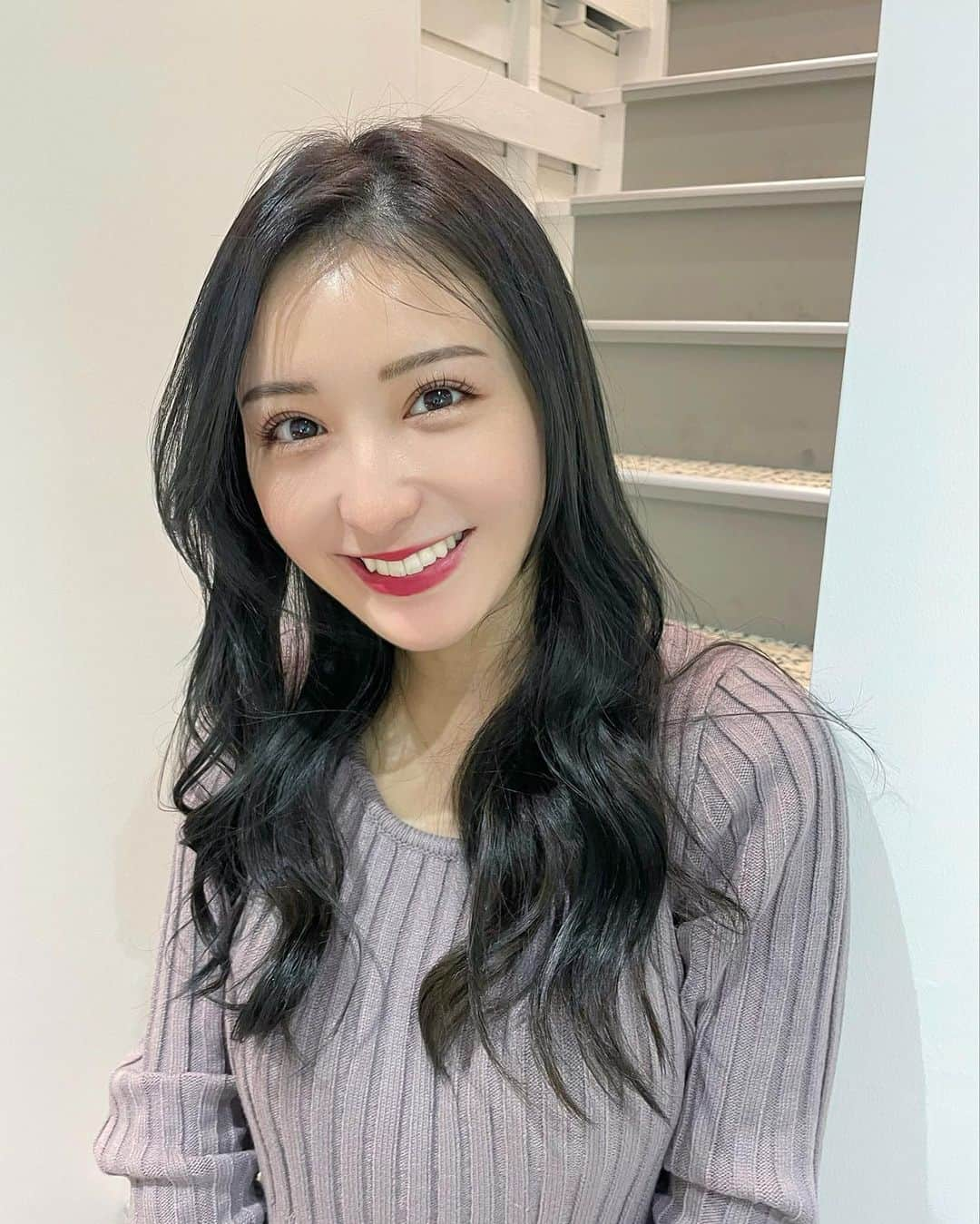 伊藤愛真さんのインスタグラム写真 - (伊藤愛真Instagram)「まつ毛ギャンギャンにあげてもらった🥰 . パリジェンヌ最強すぎっっっ 最近笑顔のイメージないと言われること多くなってきたから たまには笑顔で！笑」12月12日 19時04分 - __emagram