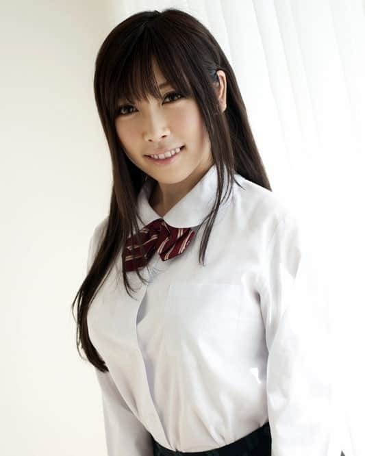 にょにょ（グラドルやAV女優を応援する垢）のインスタグラム：「#やまぐちりこ ちゃん  12月12日のお誕生日おめでとう(・ω・)ノ🌴🎇🎆🎉🎂🎁🎉🎈 . . . #RikoYamaguchi」