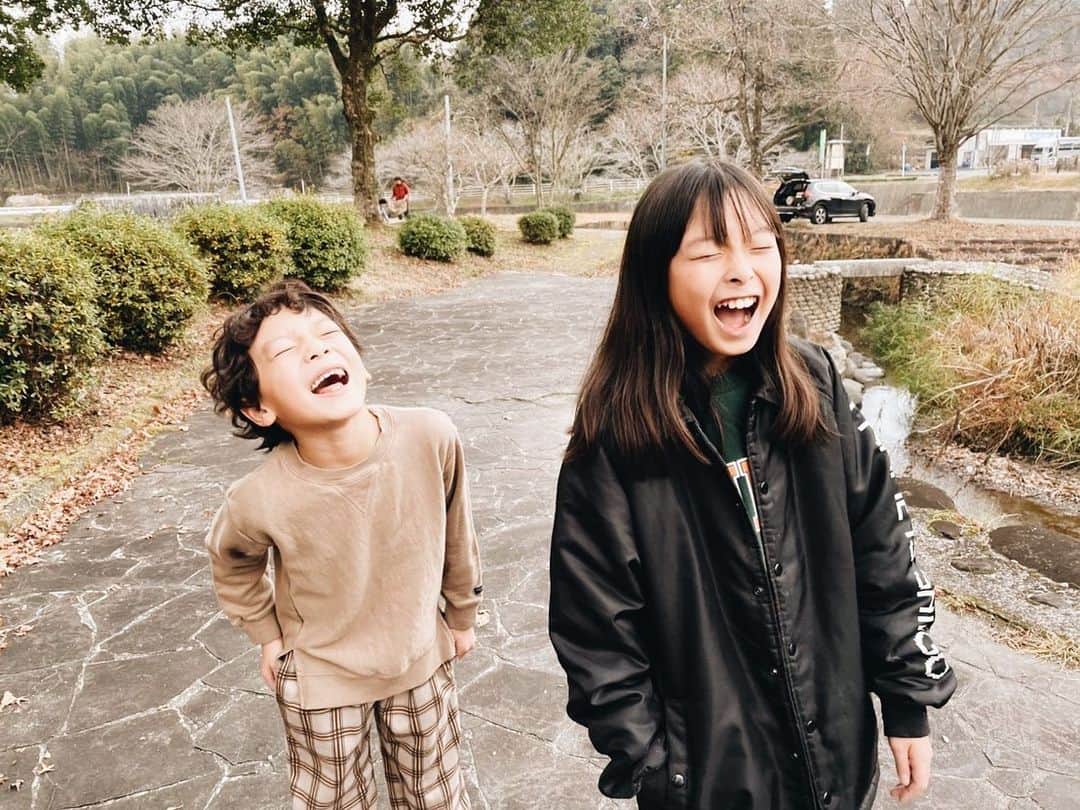 スザンヌさんのインスタグラム写真 - (スザンヌInstagram)「週末温泉旅♨️   #熊本 #平山温泉 の#豆腐屋やまと  @hirayama_tofu.yamato さんへ🤤  温泉木綿豆富と焼き魚が最高だった朝ごはん🐟  大好き家族とふわふわすぎる週末過ごさせていただきました☺️❤️   子どもたちの笑顔がてんこ盛りでしあわせだ！  キャンプについてはまた改めて🙋‍♀️  （仕事からのデイキャンプからの温泉と言う体力過多な土日☺️笑笑 友達のおかげみんなみんなありがとう🙏）  #週末旅」12月12日 19時36分 - suzanneeee1028