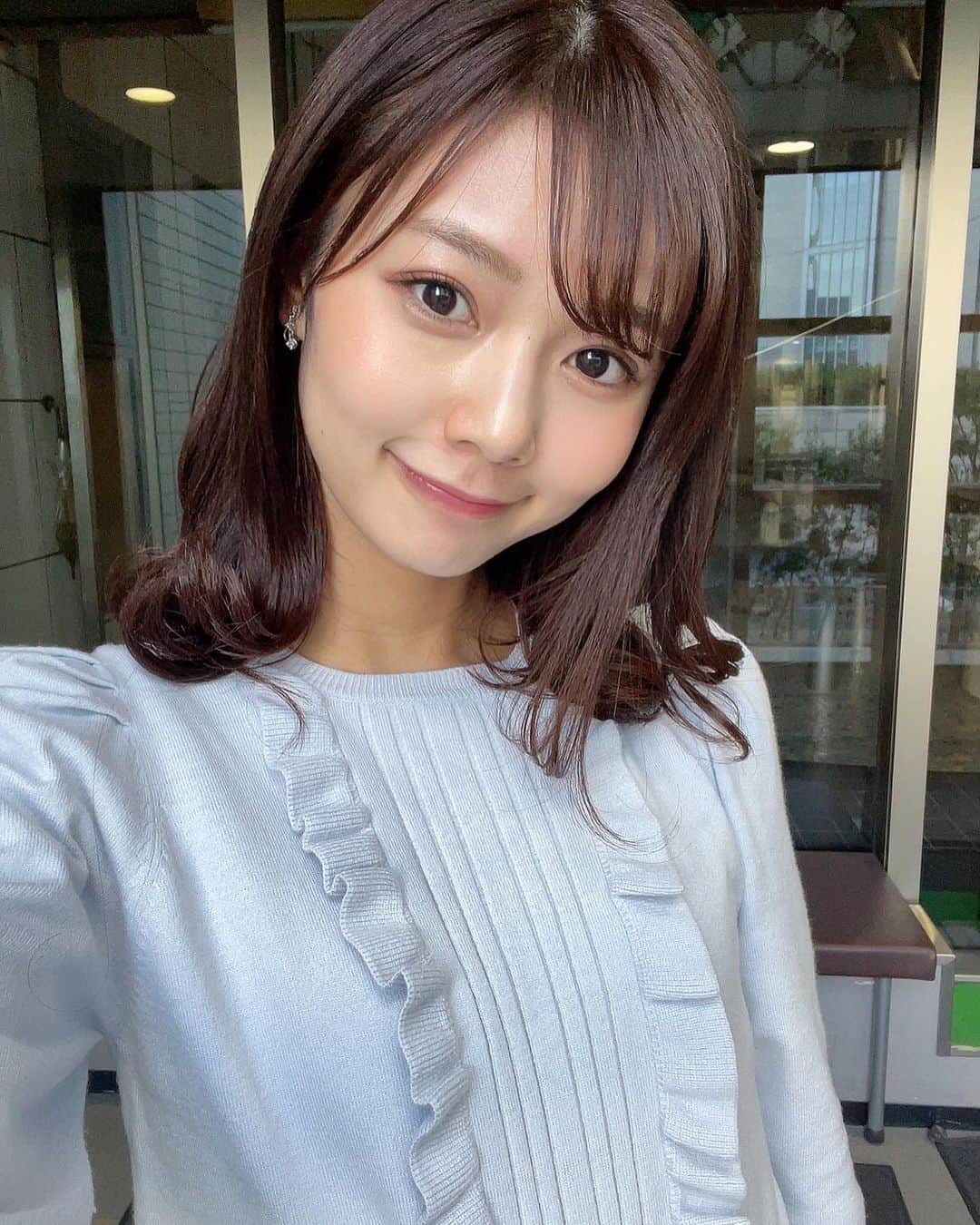 杉浦みずきのインスタグラム：「. 最近の美容事情を 最近の自撮りと共に……😗笑  パリジェンヌはいつもお世話になっている　@rounge_nail_tokyo 👀💕 そして月一で通えてるハイドラフェイシャルでお肌を保ってます✨✨ ゆりこ先生に定期的に肌悩みを相談してるから安心😌 @yurikohayata  @global_beauty_clinic   いいところはずーっと定期的に通うよね😂  #ハイドラフェイシャル #ケミカルピーリング #美容クリニック #パリジェンヌラッシュリフト #まつ毛パーマ」