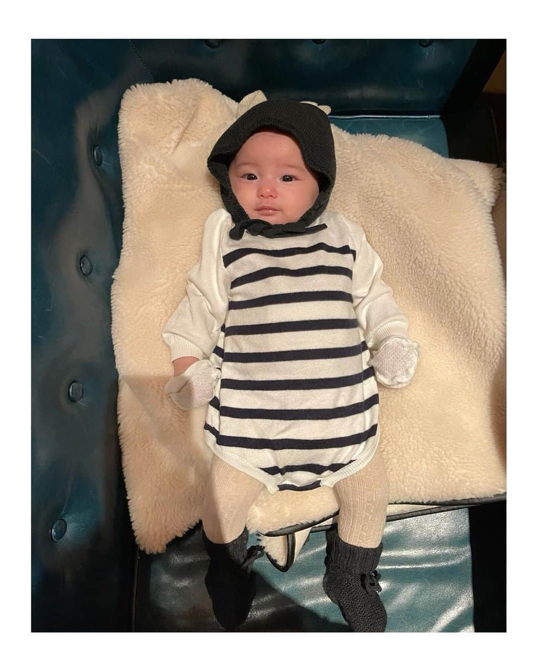 板野友美さんのインスタグラム写真 - (板野友美Instagram)「🐰baby🖤🍼  Iénaキッズのお洋服が可愛ぃ。  #2ヶ月baby」12月12日 21時13分 - tomo.i_0703