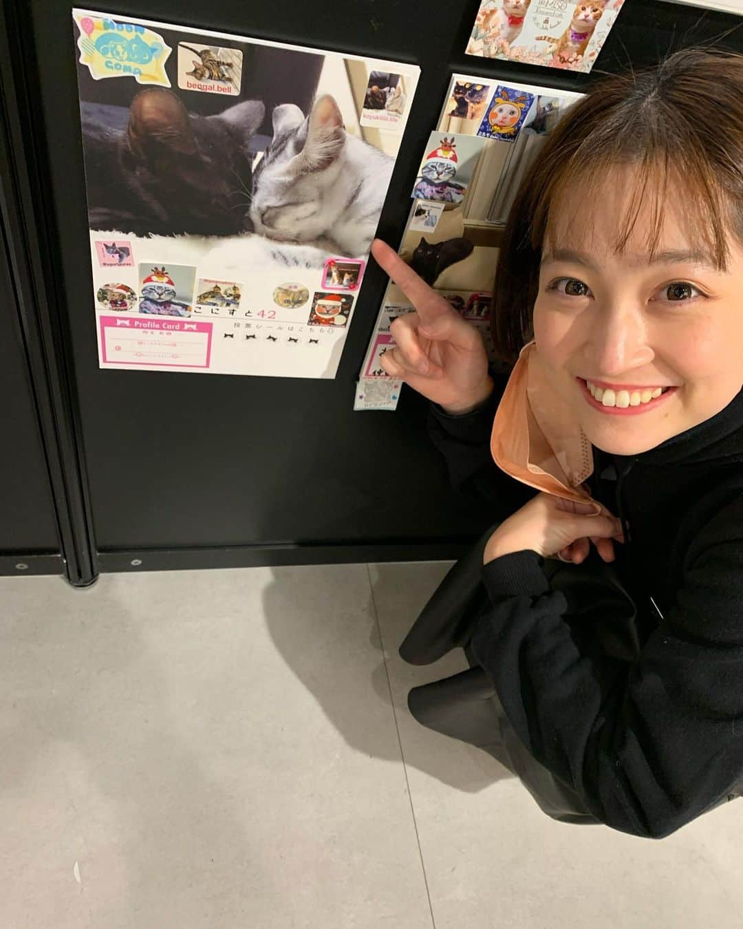 ゆかりの小雪さんのインスタグラム写真 - (ゆかりの小雪Instagram)「ねこにすと行ってきた🐈🐈‍⬛ 沢山可愛い猫ちゃんたちの写真に癒されてた🐈🐈‍⬛💕 全部の猫ちゃんにシール貼りたかったけど、そんなにシールがないので、みるこゆに似てるなぁーと思った子たちにシール貼らせてもらいました🐈🐈‍⬛ ねこにすと楽しかったー❤️💕 また次に2枚目の写真が新宿マルイに飾られます😍👏 可愛いグッズも沢山売ってて楽しかったなぁー❤️❤️❤️ ほっこり癒された1日だったなぁー❤️🐈🐈‍⬛ #ねこにすと #ねこにすと有明ガーデン  次は #ねこにすと新宿マルイ」12月12日 21時40分 - koyukiiiiii.life