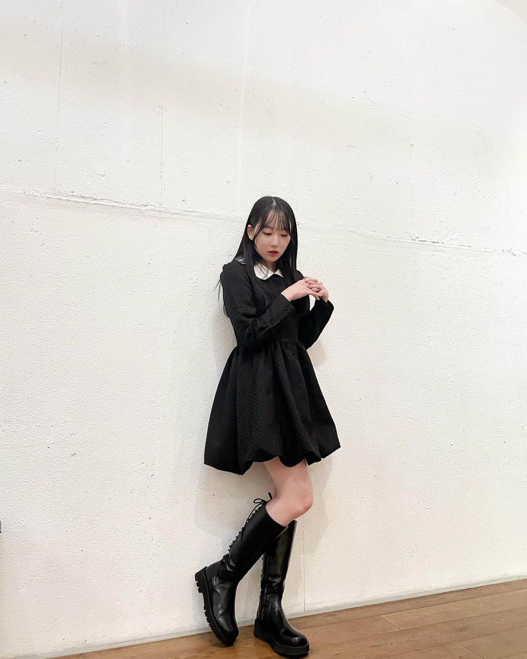 のインスタグラム：「昨日の衣装は 全身 @epineofficial でした~  🐈‍⬛🧣」