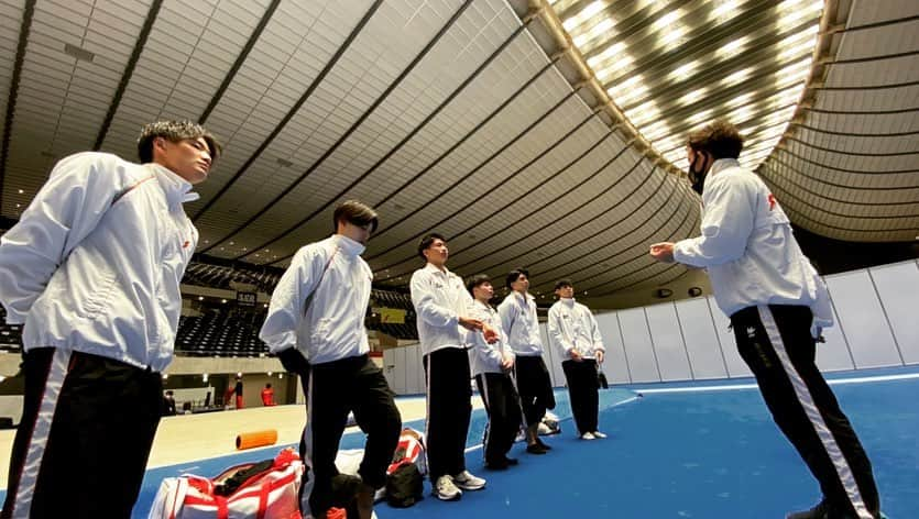 五島誉博さんのインスタグラム写真 - (五島誉博Instagram)「全日本団体お疲れ様でした！ 久々の代々木、復活のゴシマは...不発で終わってしまいましたが、チーム相好楽しく試合ができました😌 今年最後の試合結果ともあれこのチームは何より最高に楽しかった！！  また来年から、ルールも変わりゆかも悩まされる年にはなると思いますが、自分なりの自分にしかできないを貫き通して頑張りたいと思います💪🏼 応援してくださった方々ありがとうございました！ またゴシマ頑張ります🔥 #全日本団体選手権  #2021 #体操競技」12月12日 21時57分 - takahiro_goshima