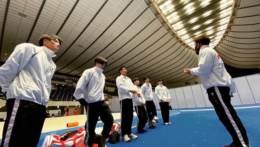 五島誉博のインスタグラム：「全日本団体お疲れ様でした！ 久々の代々木、復活のゴシマは...不発で終わってしまいましたが、チーム相好楽しく試合ができました😌 今年最後の試合結果ともあれこのチームは何より最高に楽しかった！！  また来年から、ルールも変わりゆかも悩まされる年にはなると思いますが、自分なりの自分にしかできないを貫き通して頑張りたいと思います💪🏼 応援してくださった方々ありがとうございました！ またゴシマ頑張ります🔥 #全日本団体選手権  #2021 #体操競技」