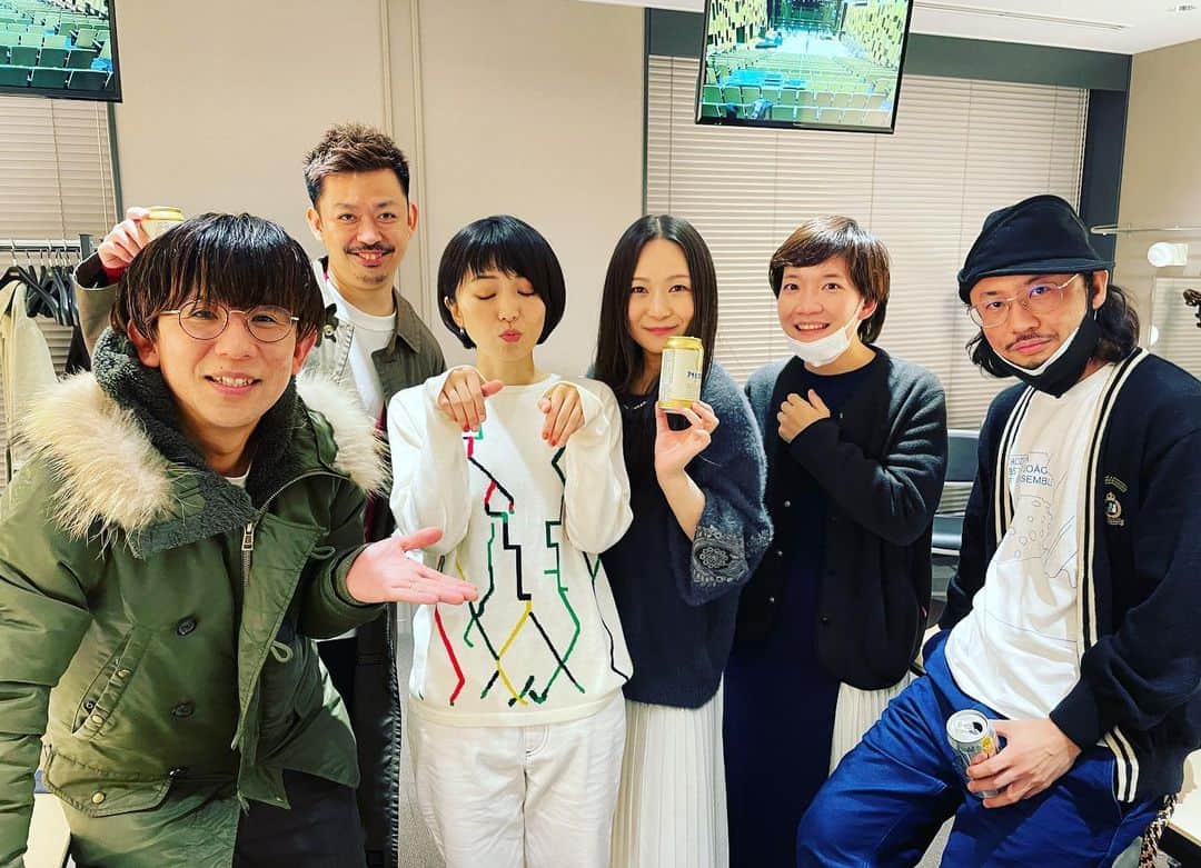 熊木杏里さんのインスタグラム写真 - (熊木杏里Instagram)「今年の春夏秋冬のライブ 冬をおさめた今日でした。  音楽はいいなぁ 支え、支えられ。  みんなの笑い声と拍手をもらって また来年20周年を頑張れる。  ありがとうございました。」12月12日 21時58分 - anri.kumaki
