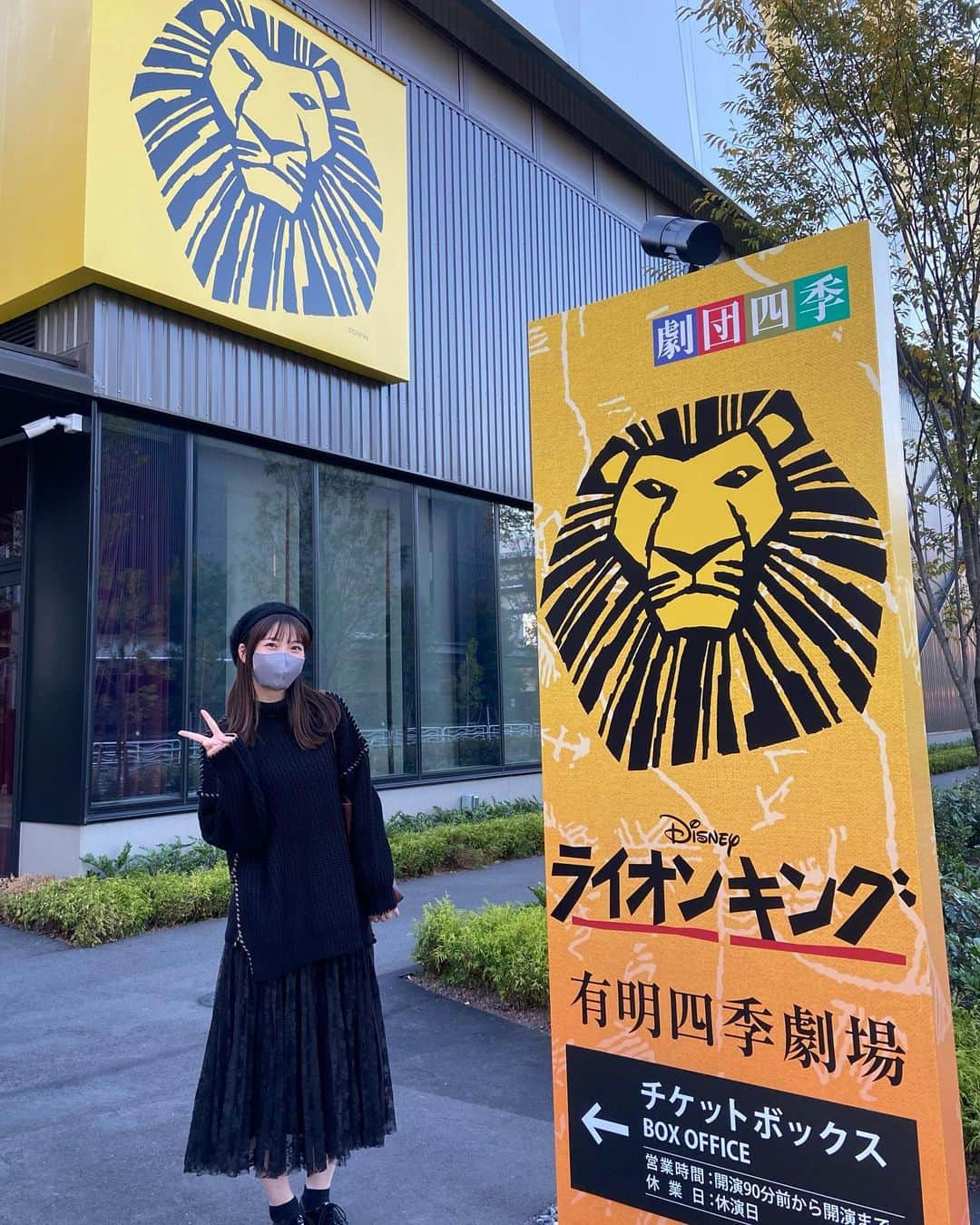 MOMOKAさんのインスタグラム写真 - (MOMOKAInstagram)「・ 先日 劇団四季の「 #ライオンキング 」観劇してきました🦁 初！🥺最高すぎましたようう、、、、  あの世界観といい、音楽といい、 なんでもっと早く観なかったんだろうって！！！思った。笑  本当に目の前に動物達がいるかのような感覚だったし、 歌はもちろんめちゃめちゃにお上手だし、演出も含めて最高でしたー！！！  あぁ、もっと沼にハマっちゃうなあ。  最近はアラジンのサントラに続きLKのサントラも聴いております。歌詞とか曲順とか覚えつつある。😂👌👌 また観に行きます😊 #劇団四季#劇団四季ライオンキング」12月12日 22時02分 - momoka_jewel