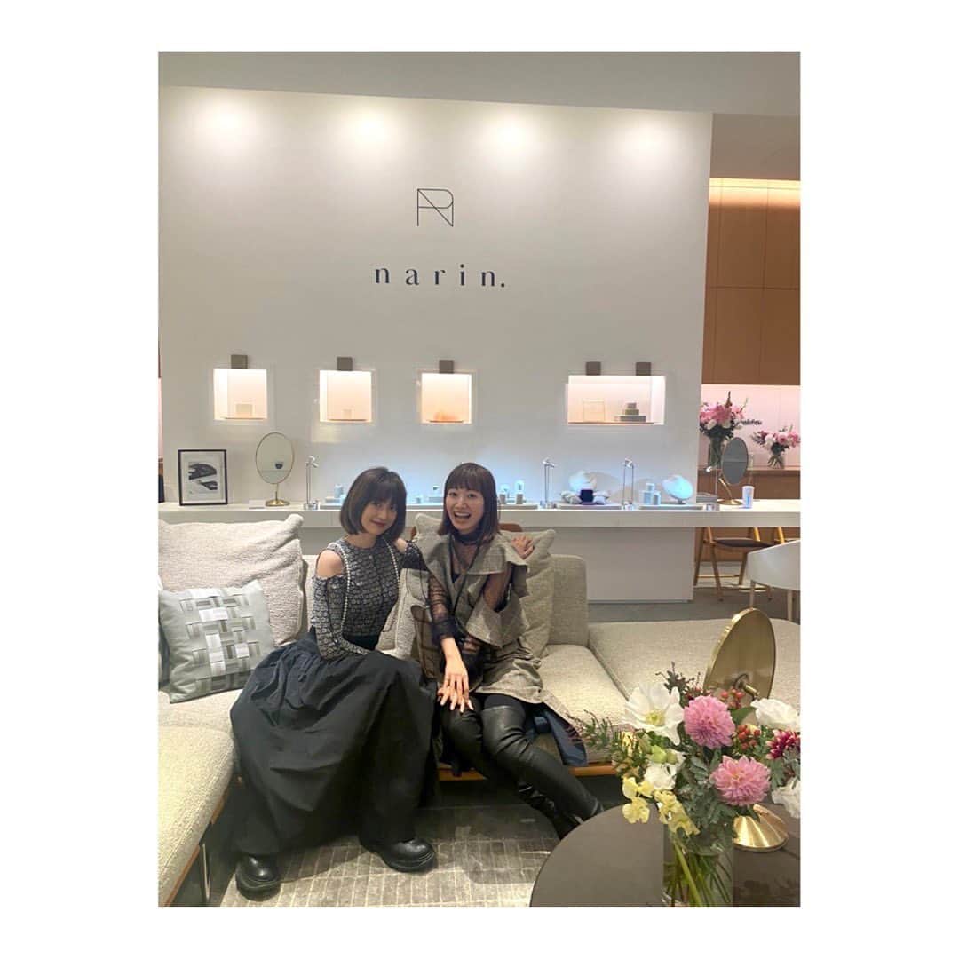 大友敏美のインスタグラム：「. ポップアップお越しくださった皆さまありがとうございました❤️沢山の方にお会い出来てとっても楽しかったです✨☺️💕キラキラな服にキラキラなジュエリーでテンションが高い3日間でした🔥 イルミネーション見れなかったからまた見に行かなくちゃ！🎅🏻🎅🏻🎅🏻🎅🏻🎅🏻」
