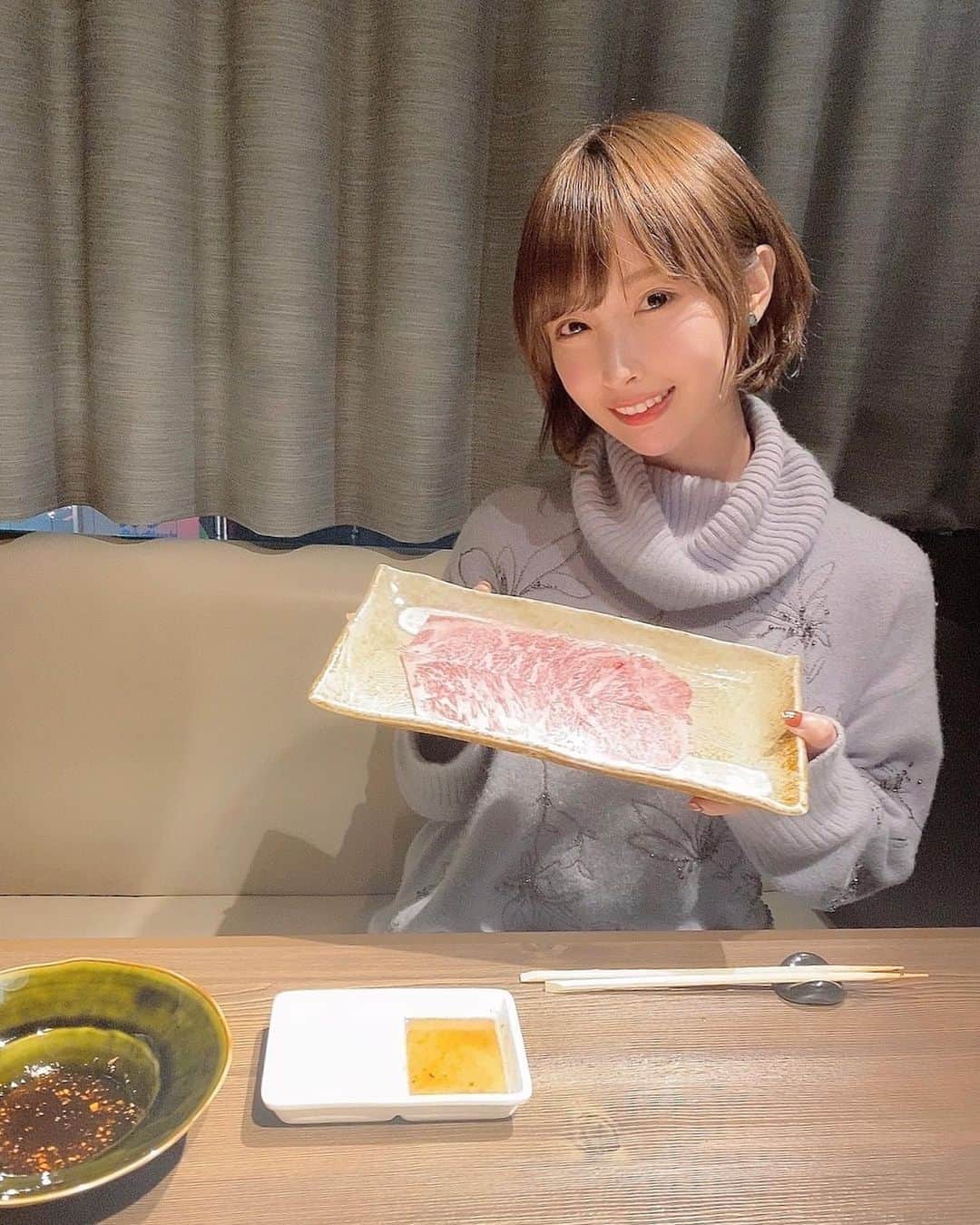 島田玲奈のインスタグラム：「. 先日、六本木に新しく出来た焼肉屋さんに行ったよ〜！ . 焼肉『あじゅうた』( @yakiniku_ajuuta )個室で雰囲気も良く、美味しかったです🥩♡ . 前菜もお肉も美味しくて盛りだくさんのコースなのに、女子会にも使えそうなお値段で素晴らしい🤤 . また絶対いく💐 . #東京グルメ #焼肉 #あじゅうた #六本木グルメ」