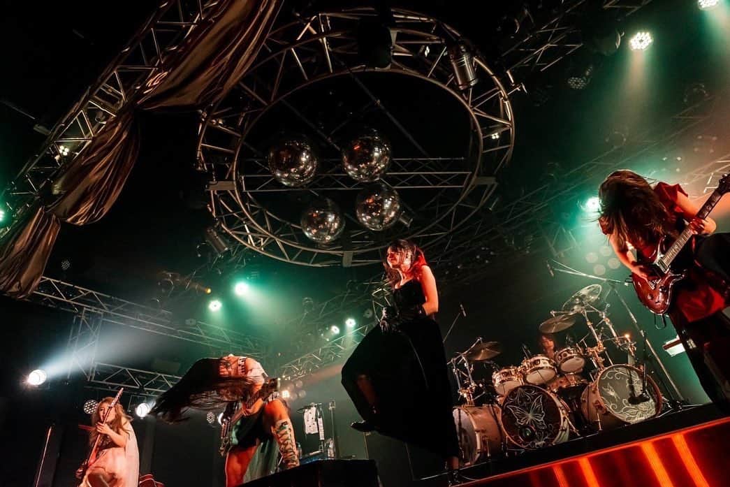 Marinaさんのインスタグラム写真 - (MarinaInstagram)「2021.12.12 名古屋ReNY limited❤️‍🔥  ありがとうございました！！  📷Photo by @ha_____y7   #Aldious #アルディアス #femalemusician #metal #girlsmetal #music #Japan」12月12日 23時41分 - aldiousmarina